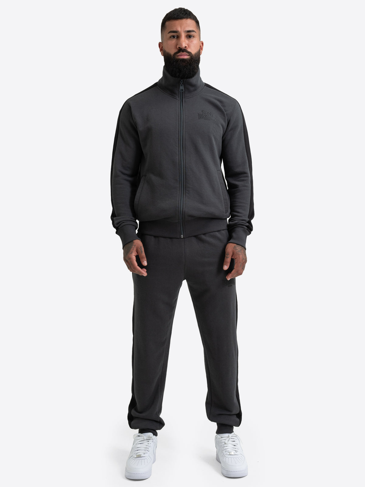 Anthrazitfarbener Lonsdale Herren-Trainingsanzug mit Reissverschlussjacke und Jogginghose.