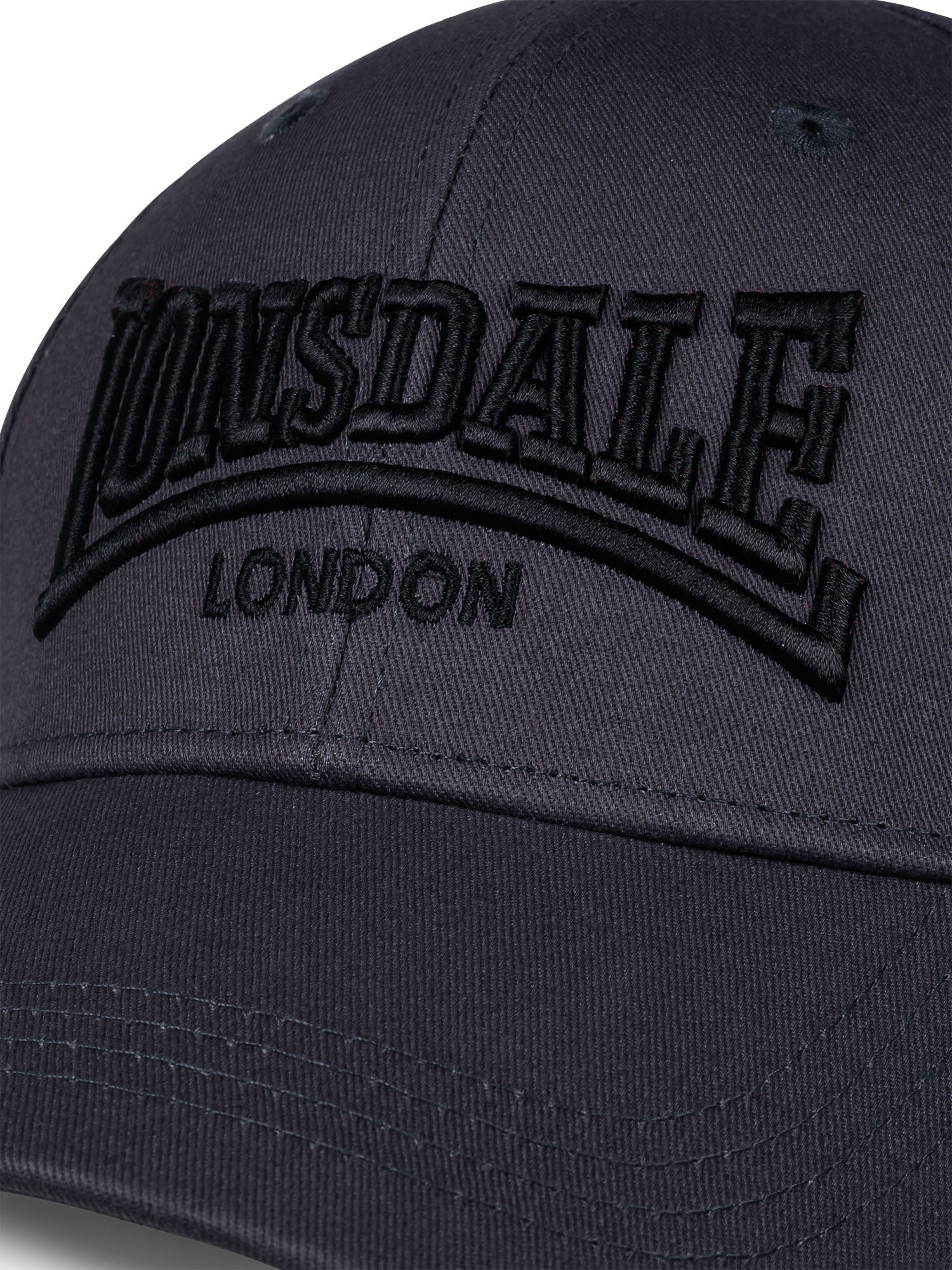 Dunkelgraue Lonsdale Kappe aus Baumwolle mit Logo-Stickerei vorne. Grössenverstellbare Baseball Cap.