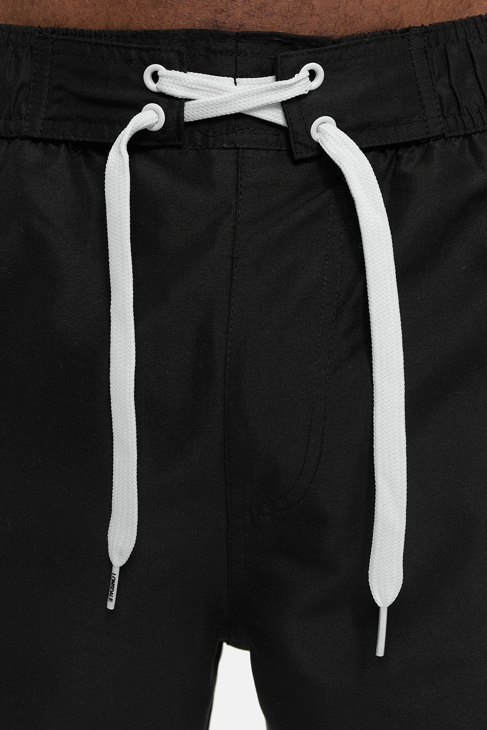 Schwarze Lonsdale Herren Beachshorts normale Passform mit Streifen und Logo am linken Bein