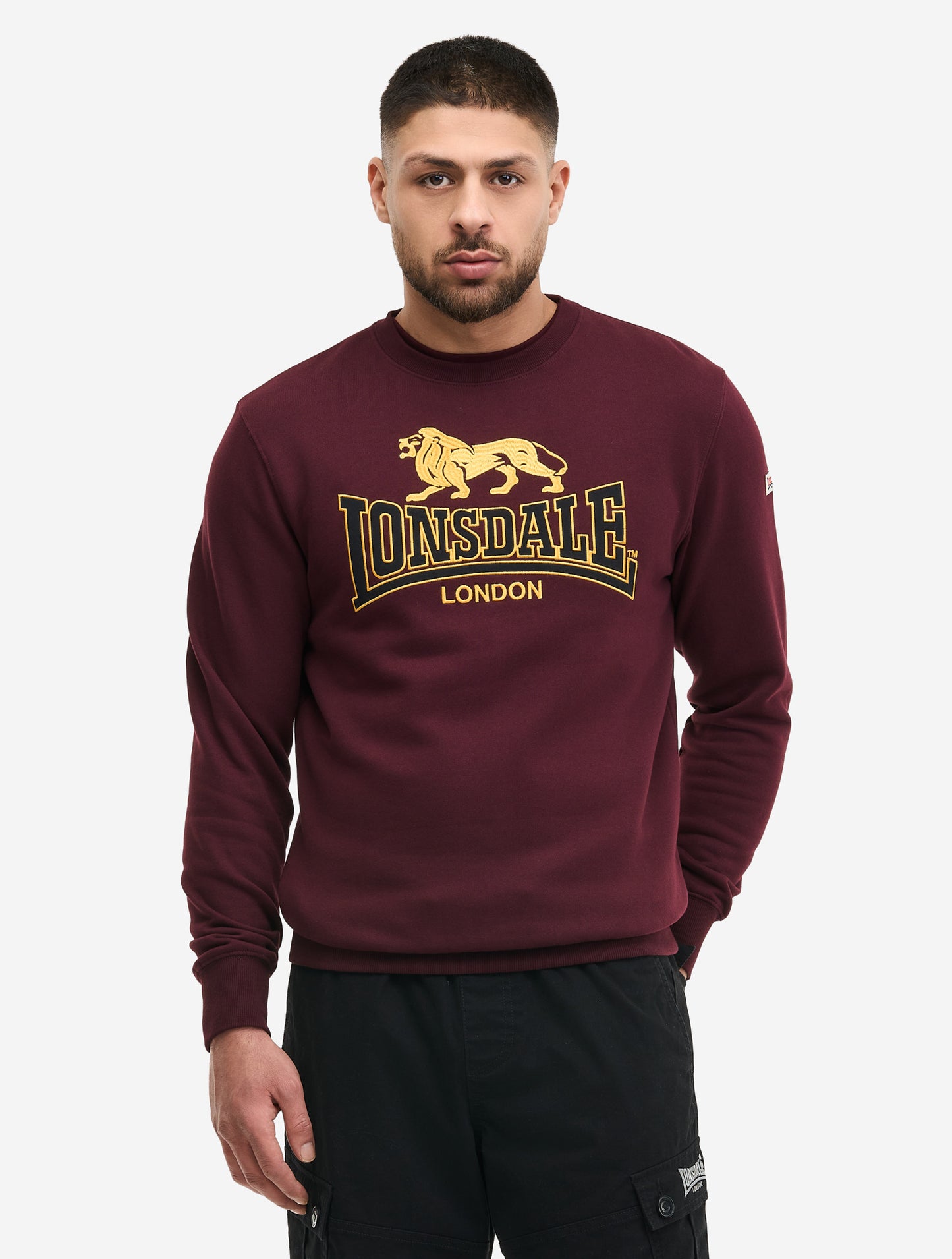 Lonsdale Herren Sweatshirt oxblood reguläre Passform mit gestickter Brustapplikation Rundhals und Logo am Ärmel