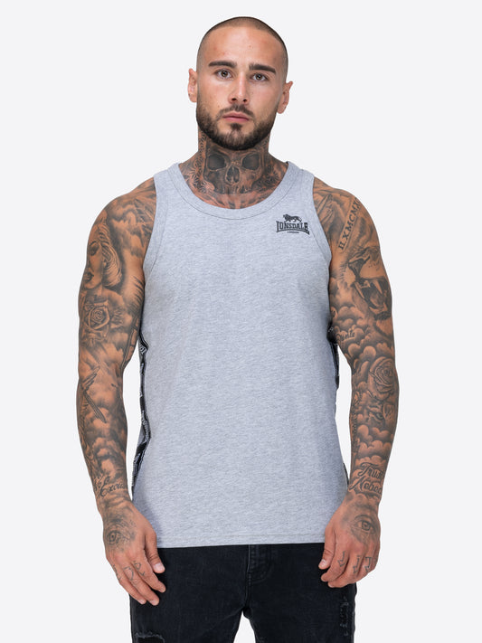Lonsdale-Singlet mit elastischem Hals- und Armausschnitt, Zierbändern an den Seiten und kleinem Logo auf der Brust