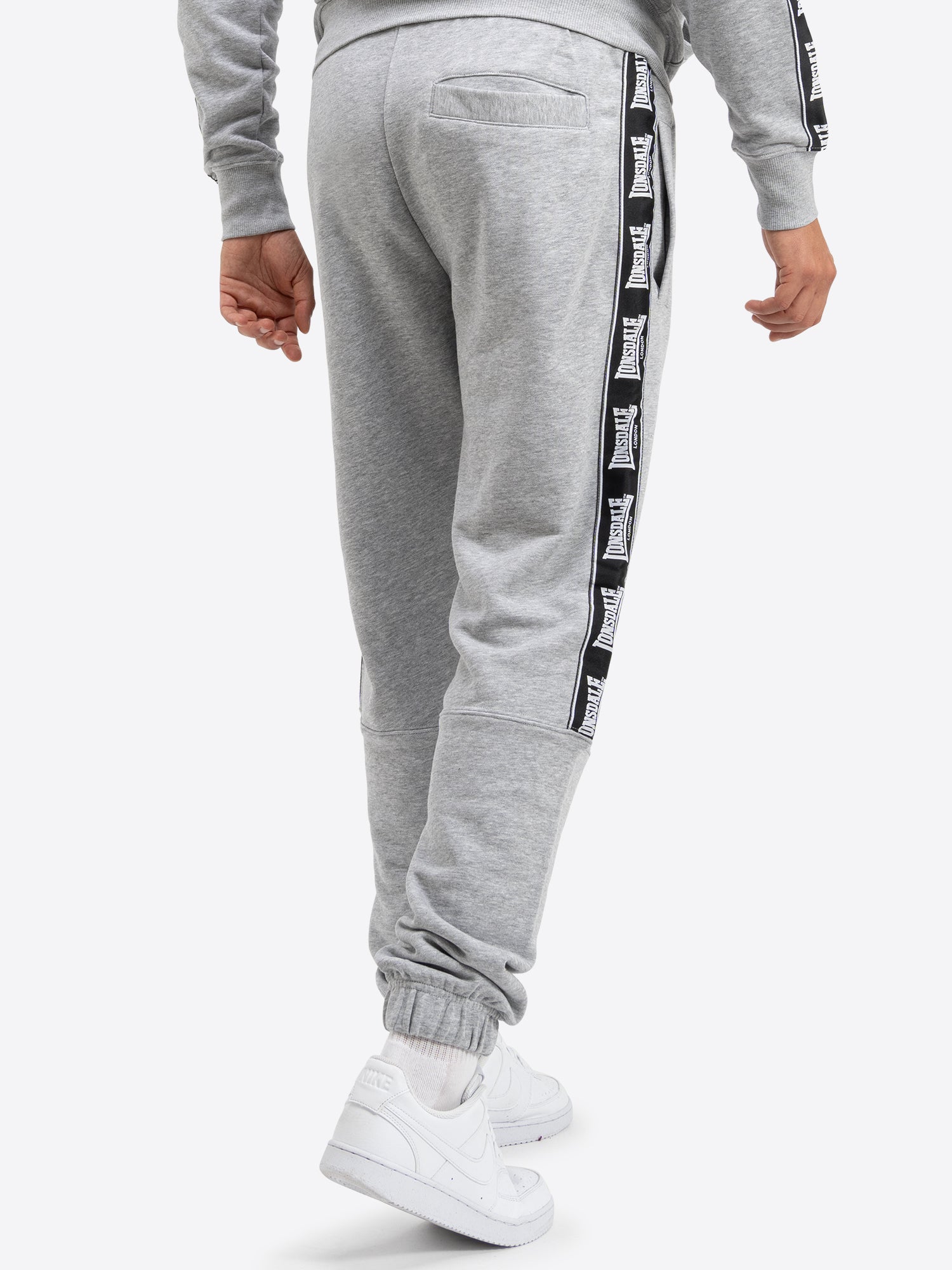 Lonsdale Jogginghose mit Logo-Tapes, sportlichem Schnitt und Seitentaschen – ideal für Freizeit und Training