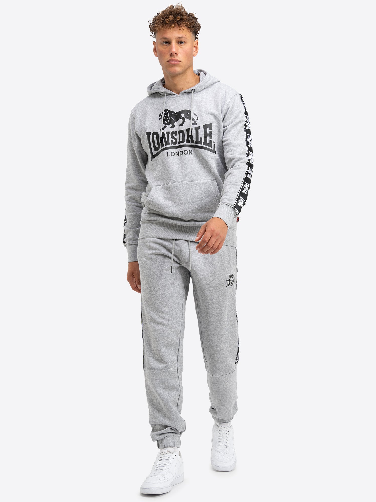 Lonsdale Jogginghose mit Logo-Tapes, sportlichem Schnitt und Seitentaschen – ideal für Freizeit und Training