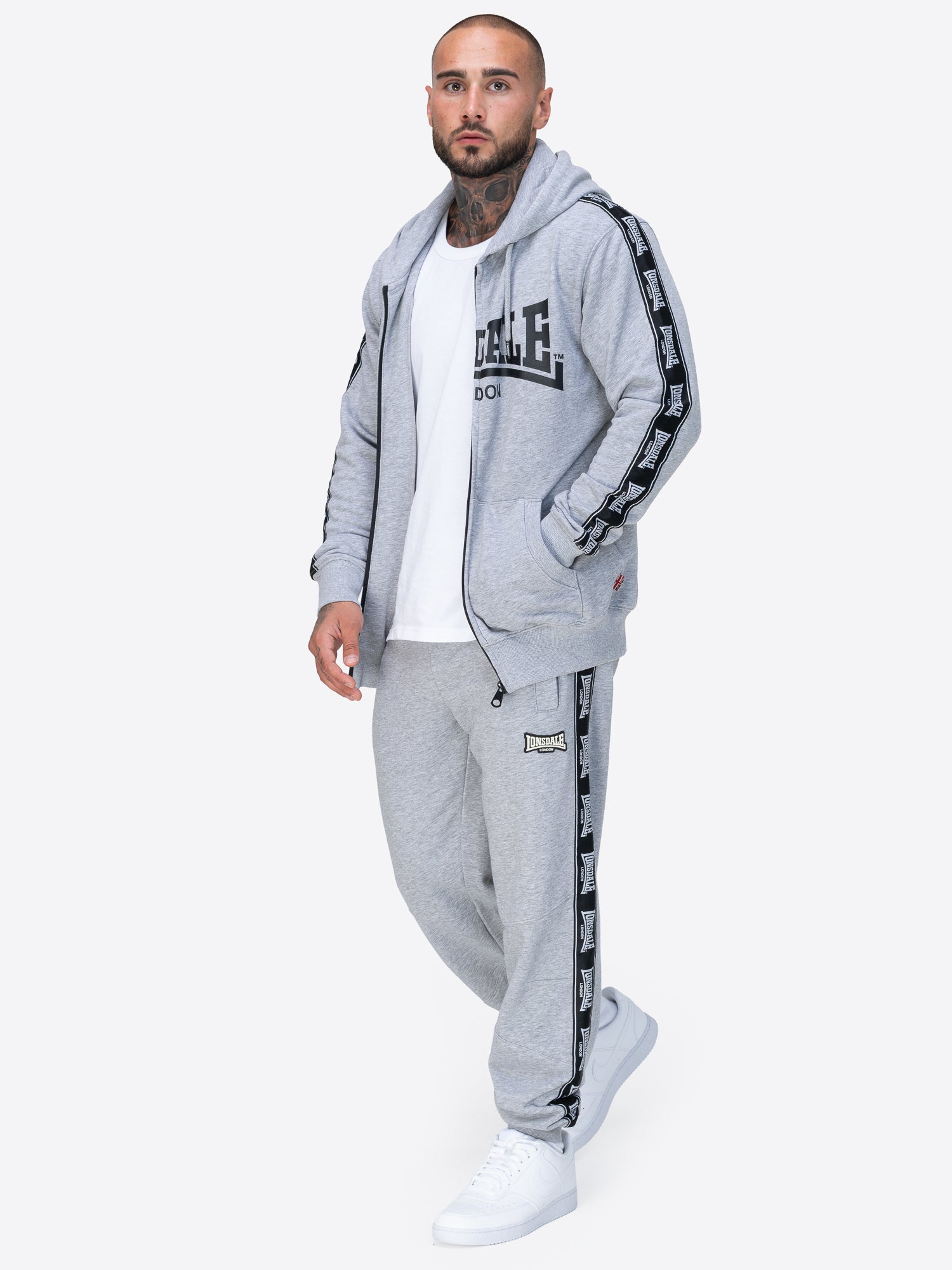 Lonsdale Jogginghose mit Logo-Tapes, sportlichem Schnitt und Seitentaschen – ideal für Freizeit und Training