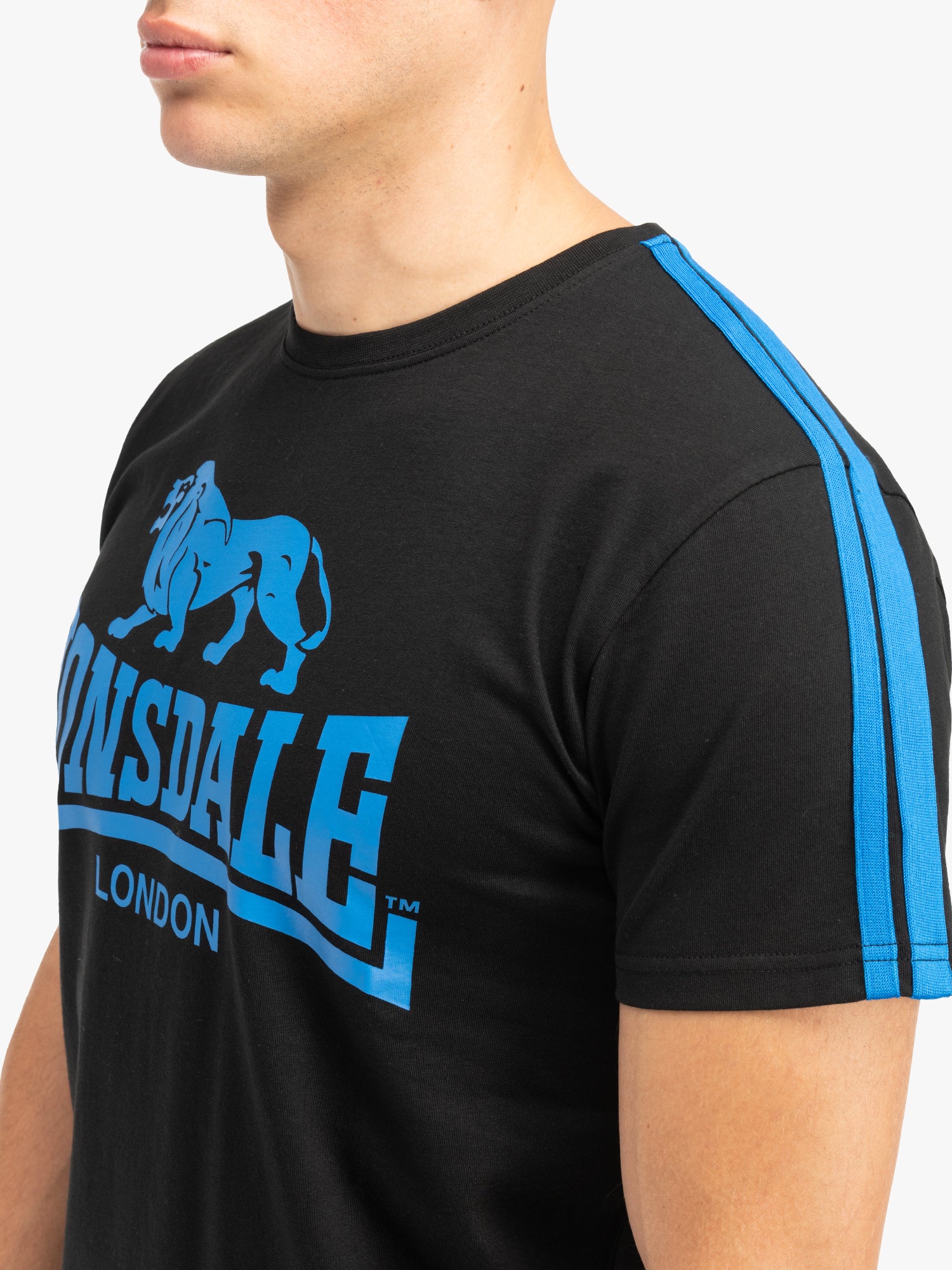 Schwarzes Lonsdale T-Shirt aus Baumwolle mit grossem Logo-Print und Streifen an Schultern