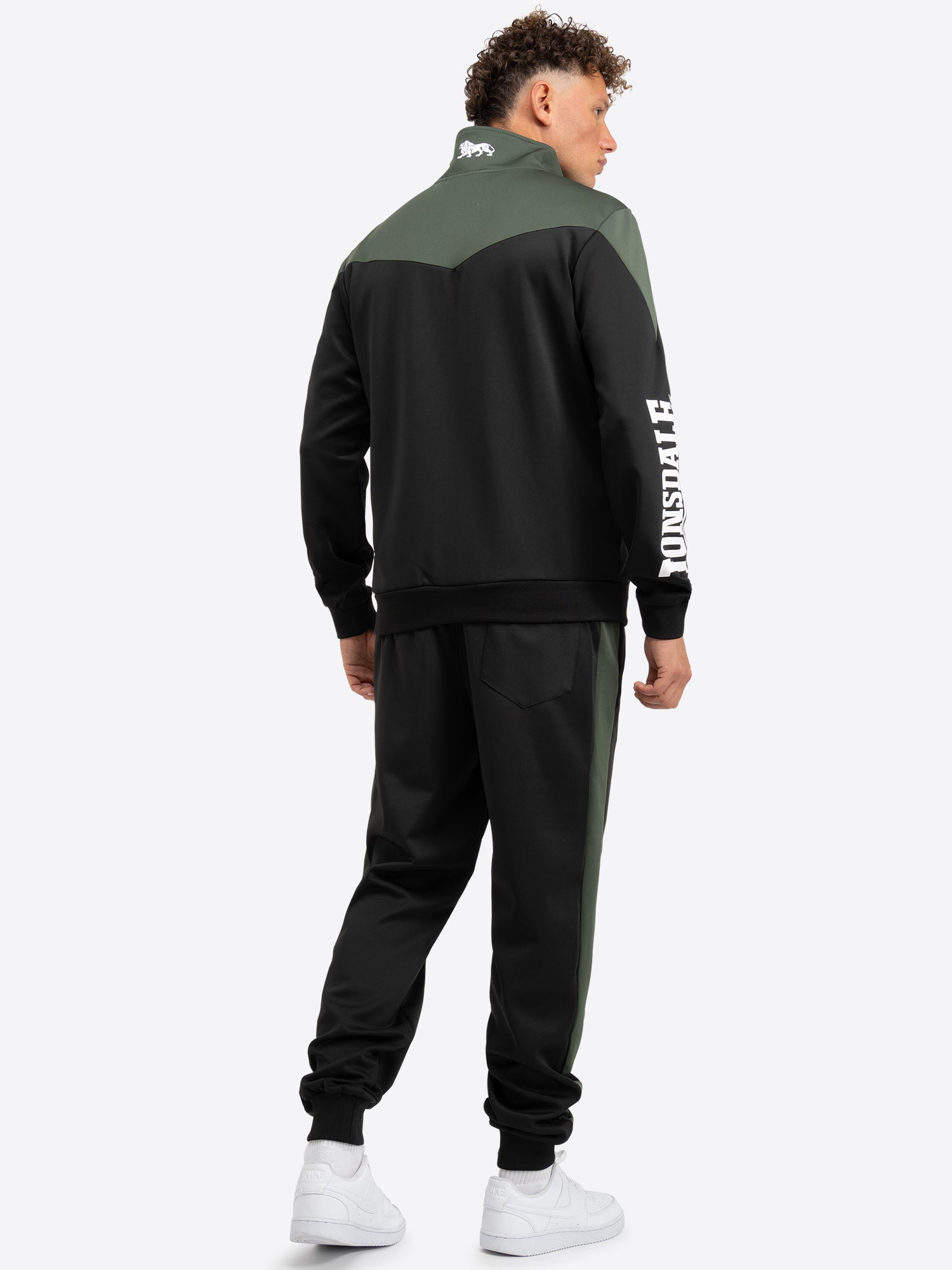 Herren Jogginganzug in schmaler Passform in Schwarz-Olive mit Allover-Print, Stehkragen und Reissverschlusstaschen