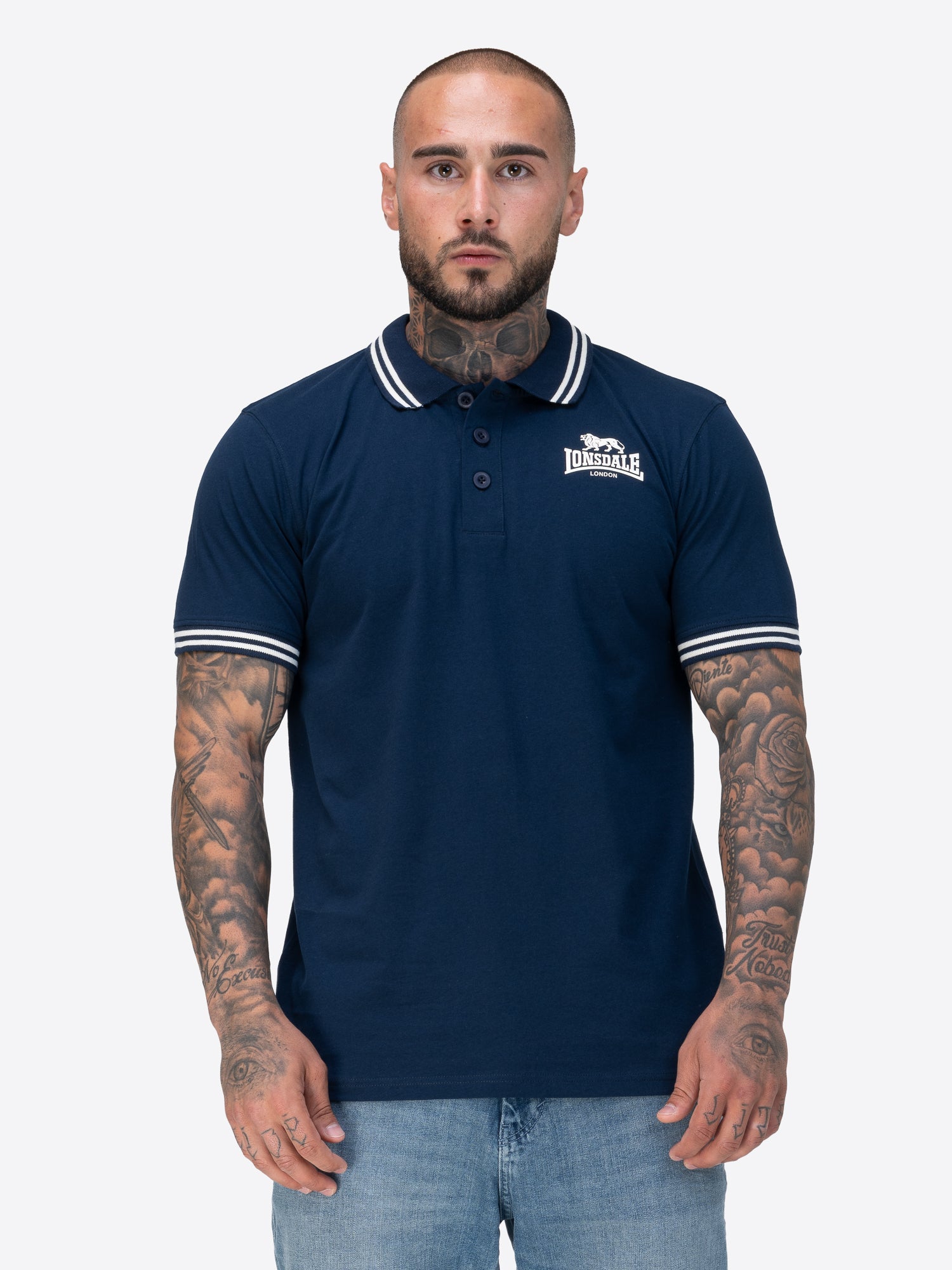 Lonsdale Poloshirt mit 3D-Gummi-Logo auf der linken Brust und gestreiften Bündchen an Ärmeln und Kragen