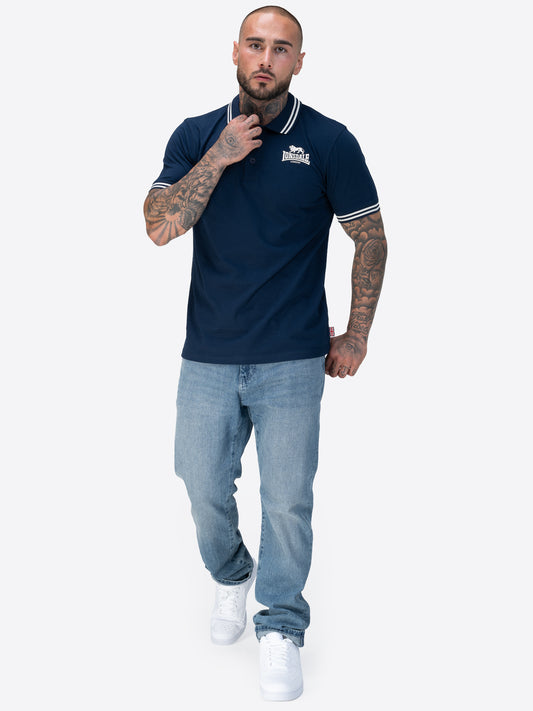 Lonsdale Poloshirt mit 3D-Gummi-Logo auf der linken Brust und gestreiften Bündchen an Ärmeln und Kragen
