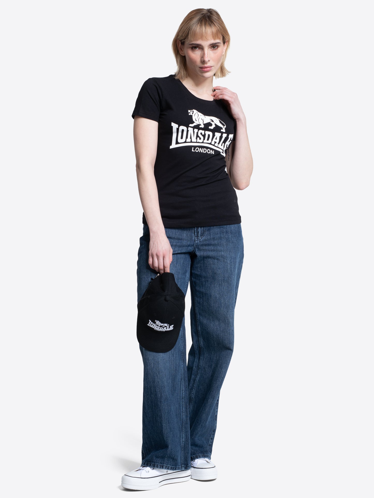 Schwarzes Lonsdale London Damen T-Shirt Combe mit markantem Logo-Print auf der Vorderseite.