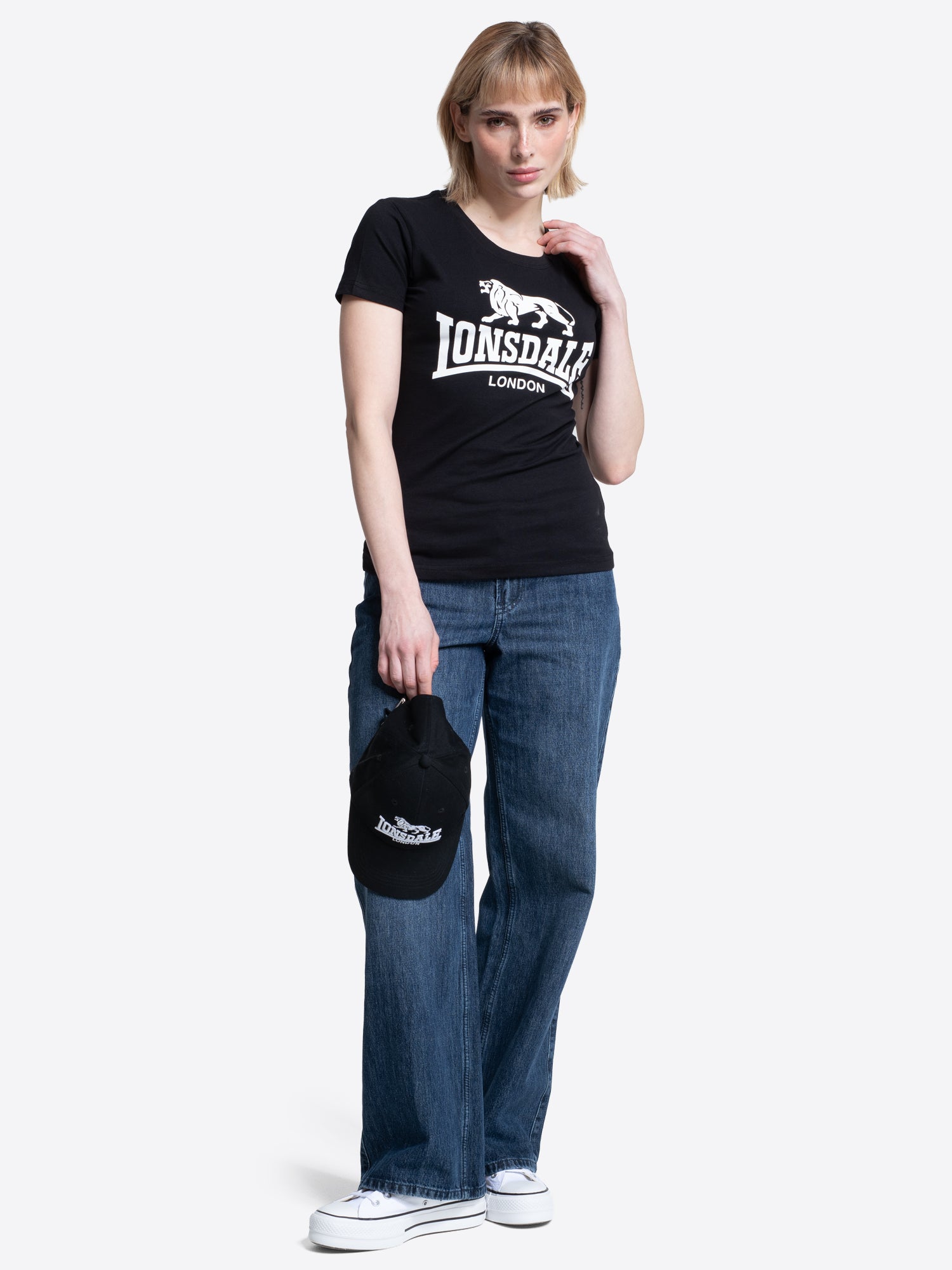 Schwarzes Lonsdale London Damen T-Shirt Combe mit markantem Logo-Print auf der Vorderseite.