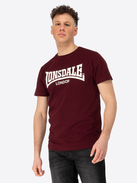 Vorderansicht: Oxblood Lonsdale Fulwood Herren T-Shirt mit weißem Logo-Print.