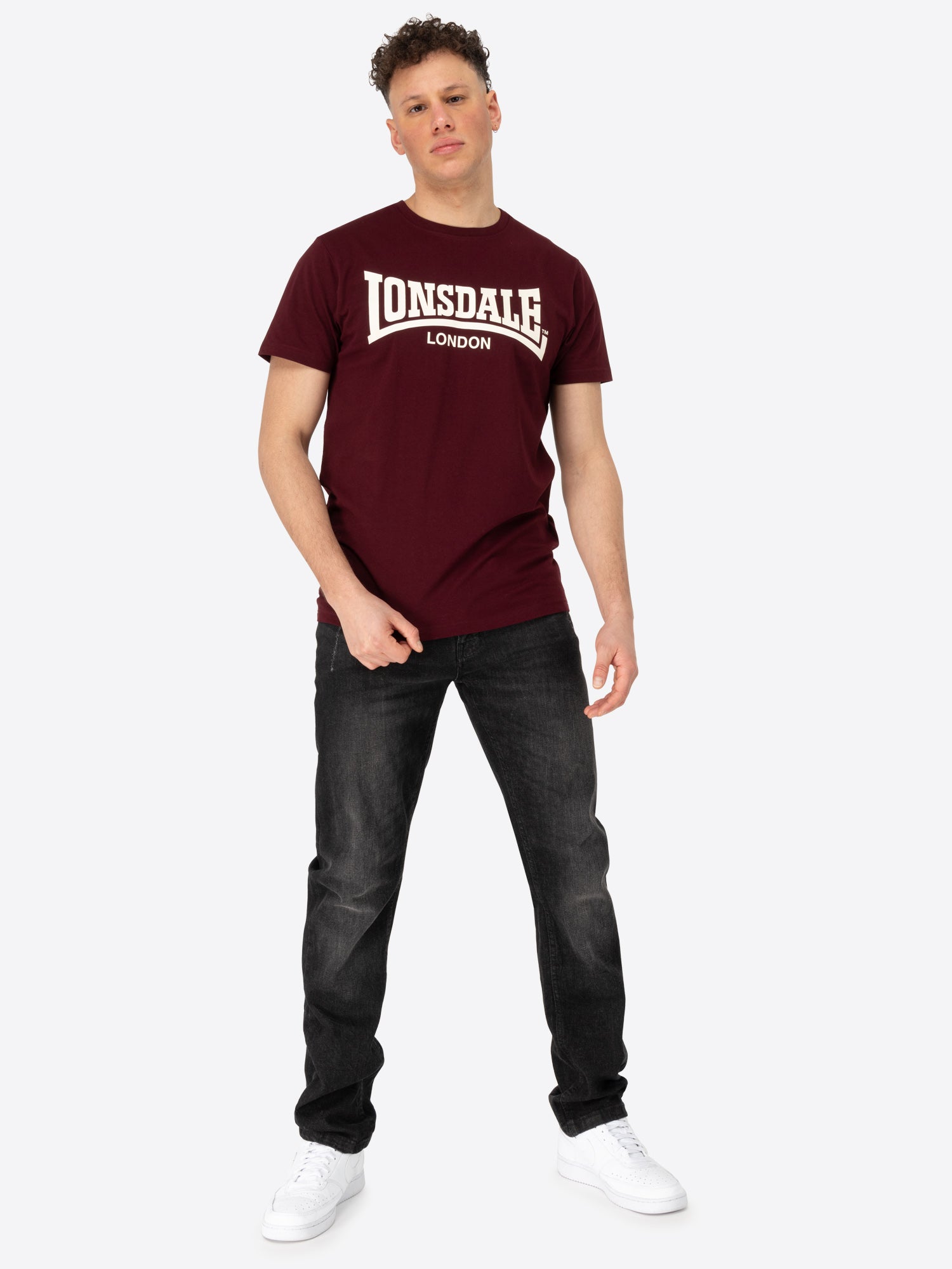 Vorderansicht: Oxblood Lonsdale Fulwood Herren T-Shirt mit weißem Logo-Print.