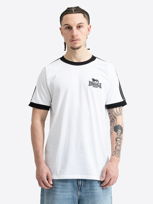 Weisses Lonsdale Herren T-Shirt in normaler Passform mit Streifen auf den Ärmeln und Logo-Stickerei.