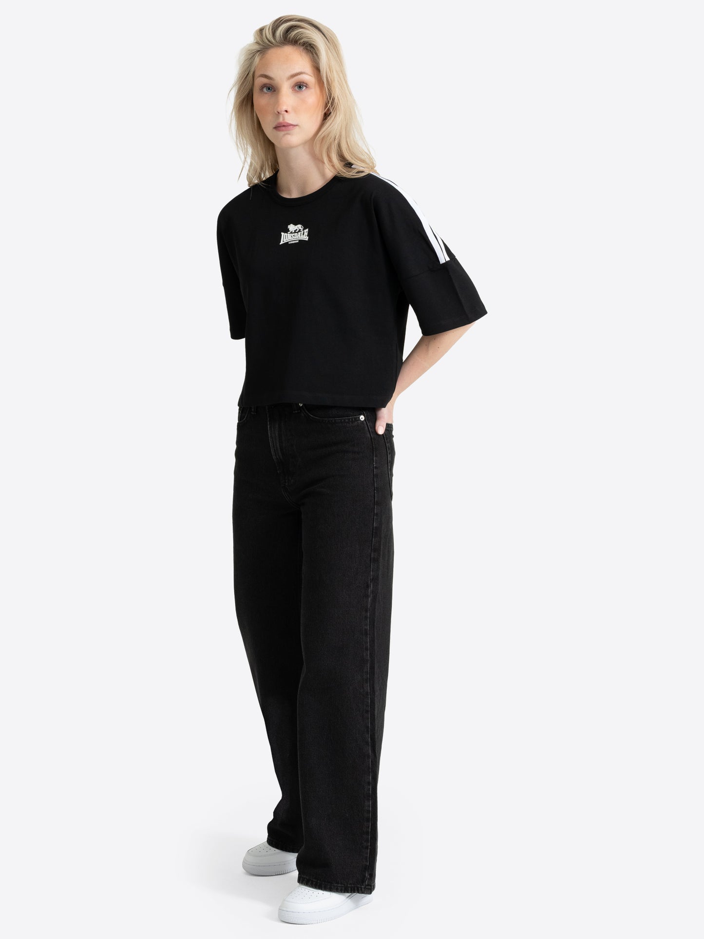 Lonsdale Damen Oversize T-Shirt Schwarz – Cropped Shirt mit weissem Logo-Druck.