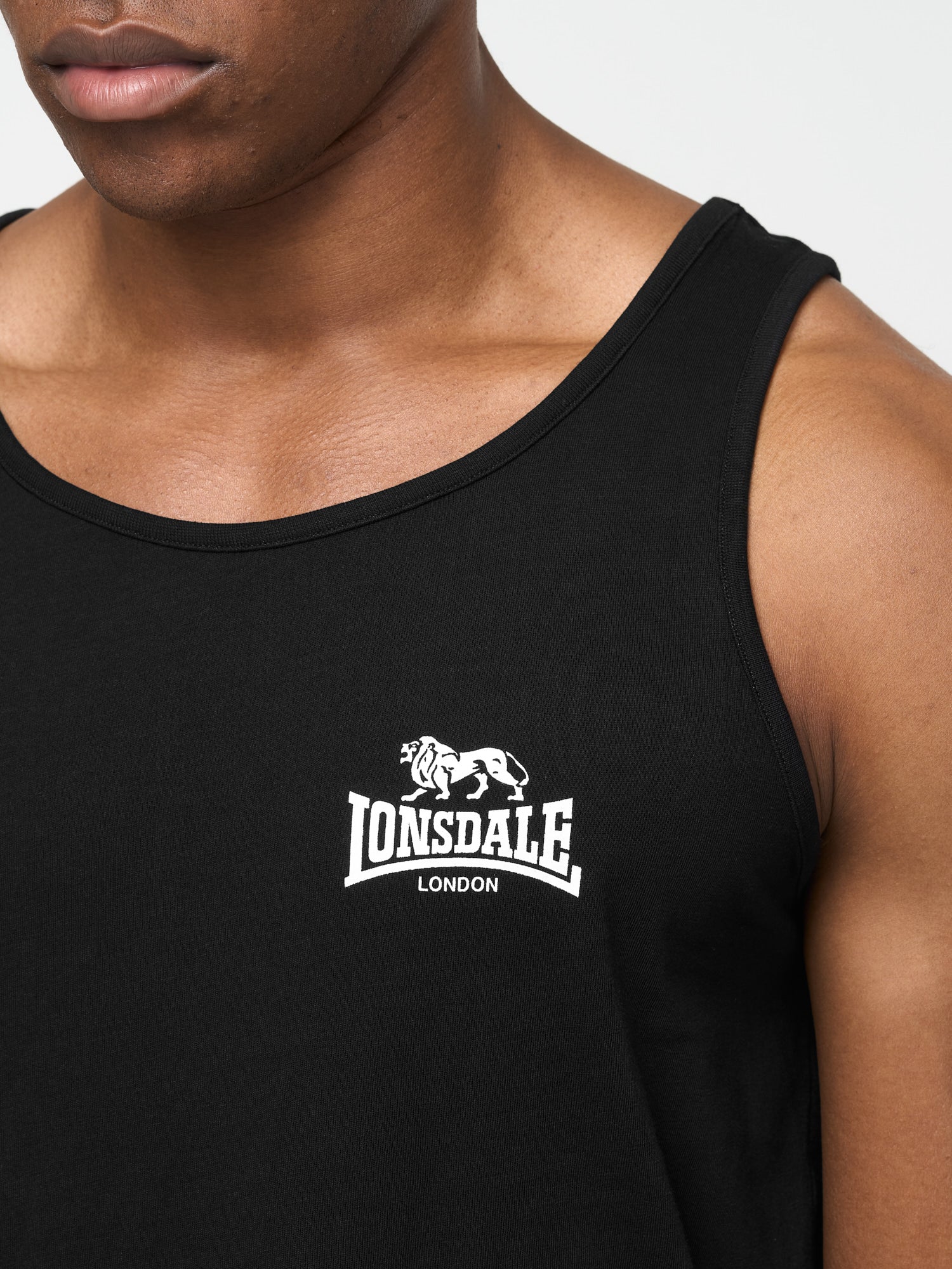 Lonsdale Herren-Singlet Doppelpack in Schwarz, bequeme Passform mit Logo