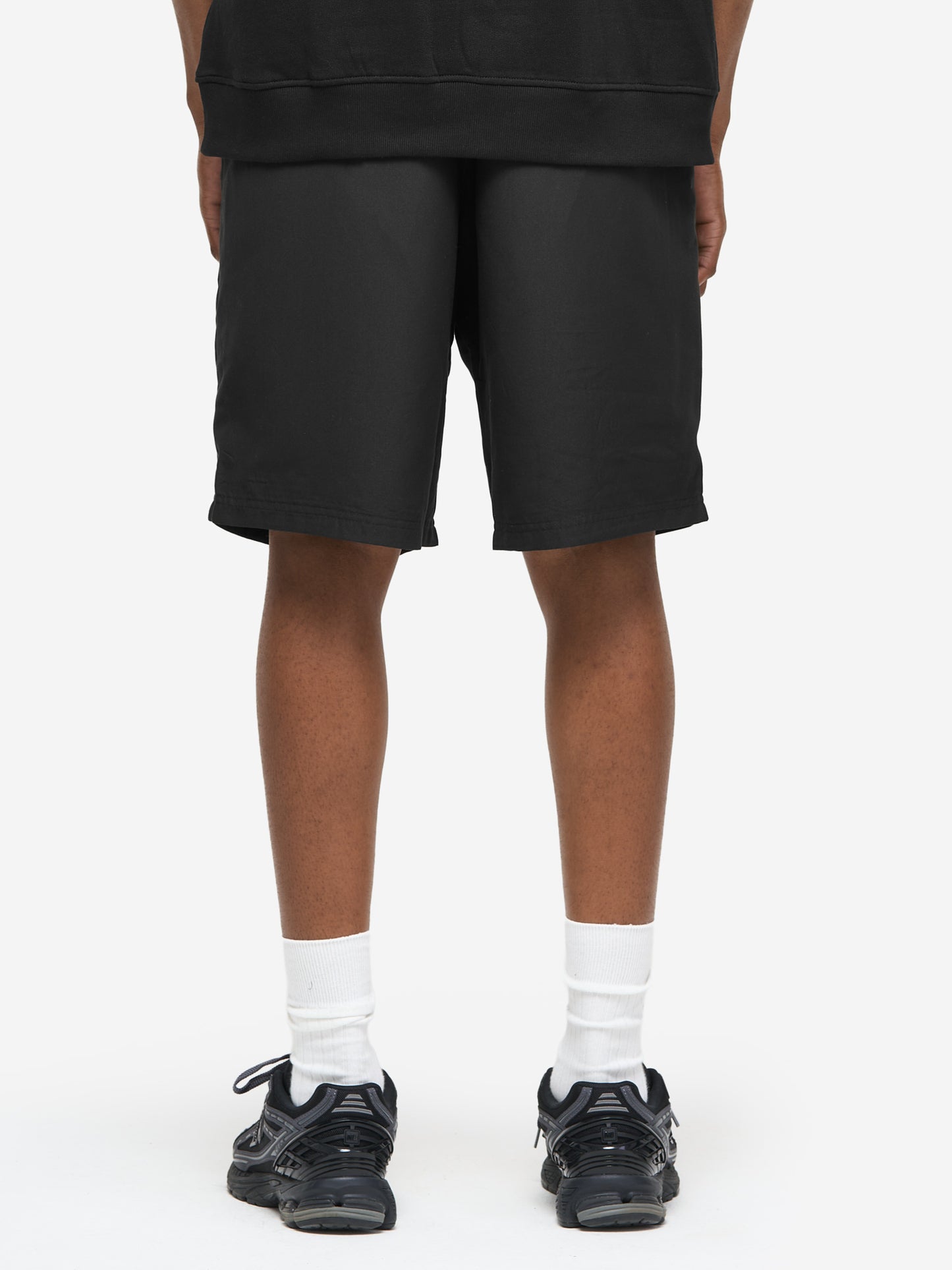 Rückansicht der schwarzen Funktionsshorts.