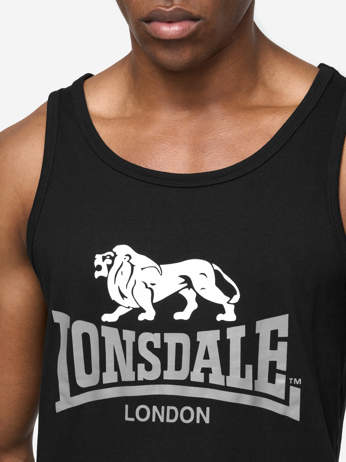 Lonsdale Herren Singlet & Shorts Set in Schwarz, normale Passform mit mehrfarbigem Logo