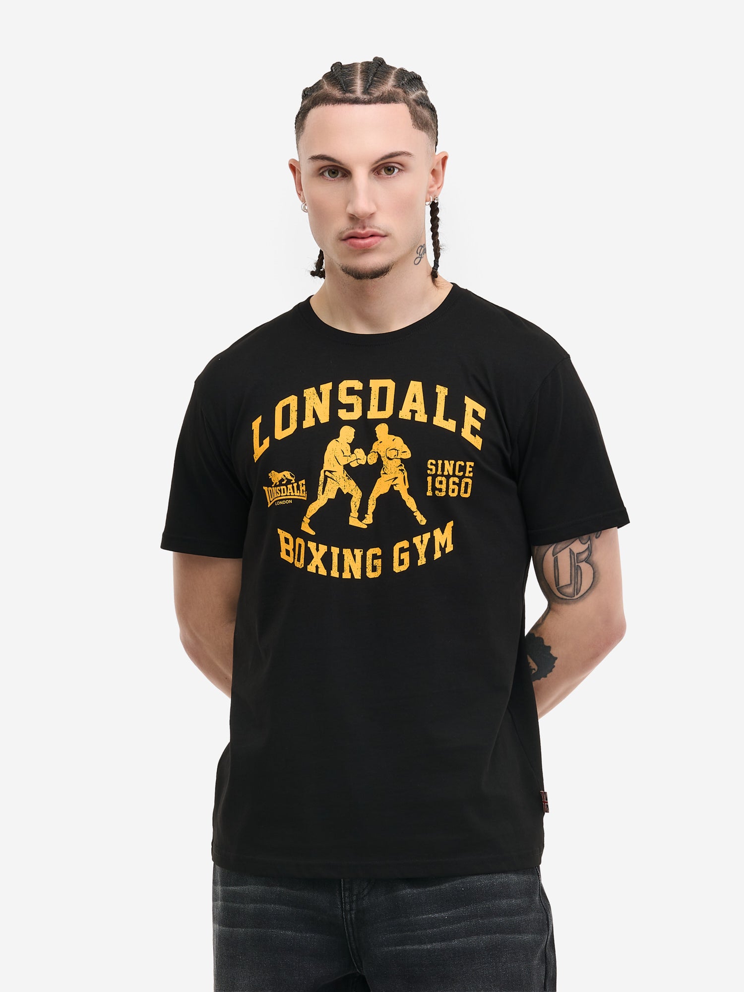 Schwarzes Lonsdale Herren T-Shirt mit gelbem Boxing Gym Logo-Print und Boxer-Motiv auf der Brust.
