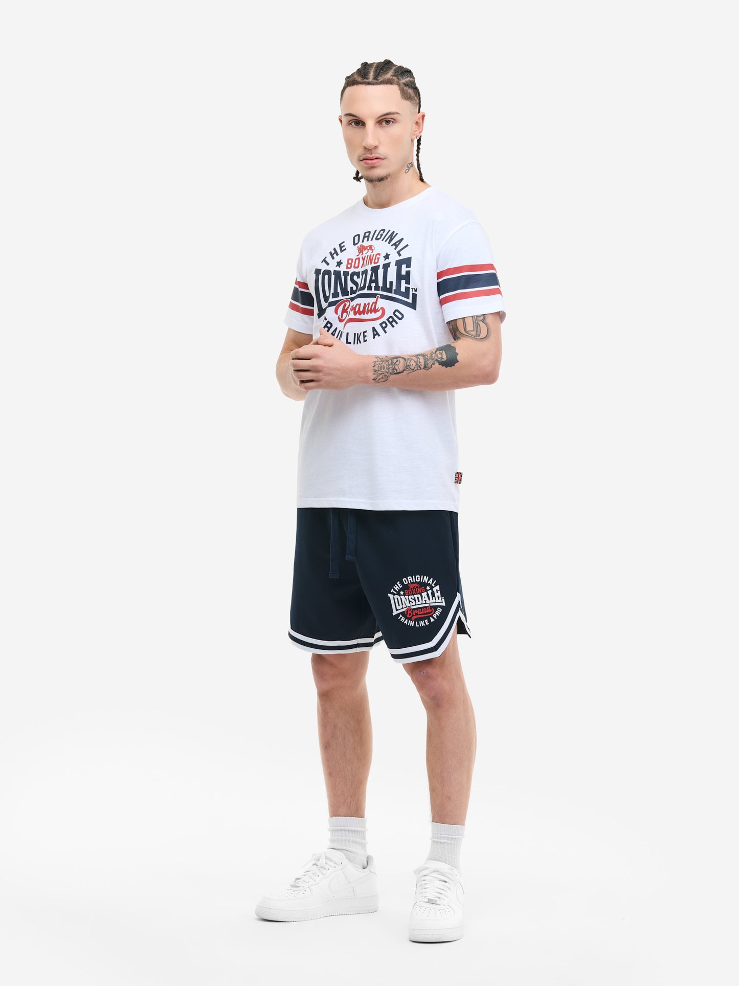 Vorderansicht: Weisses Lonsdale Herren T-Shirt Barton mit Logo-Print und Ärmelstreifen.