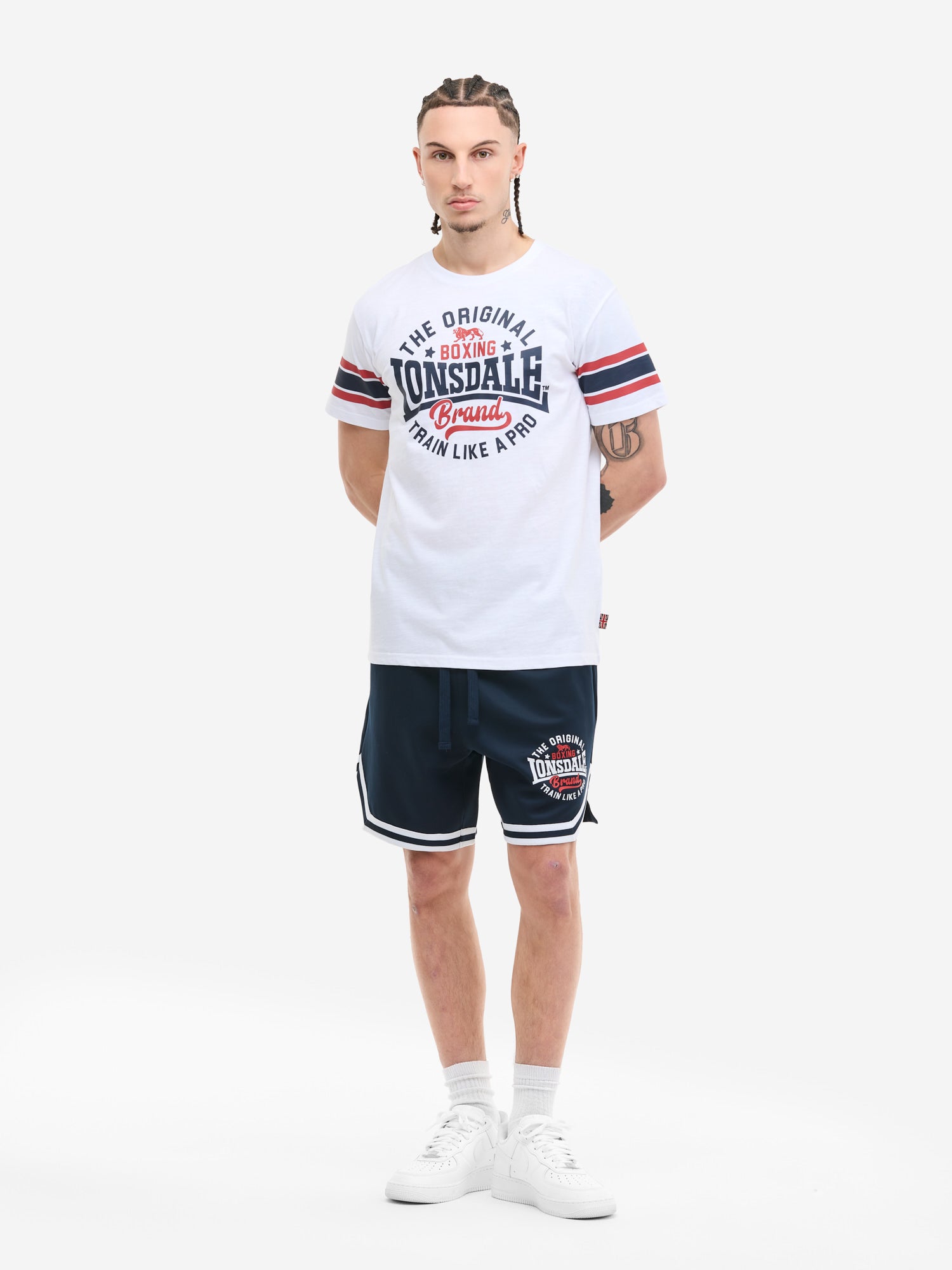 Vorderansicht: Weisses Lonsdale Herren T-Shirt Barton mit Logo-Print und Ärmelstreifen.