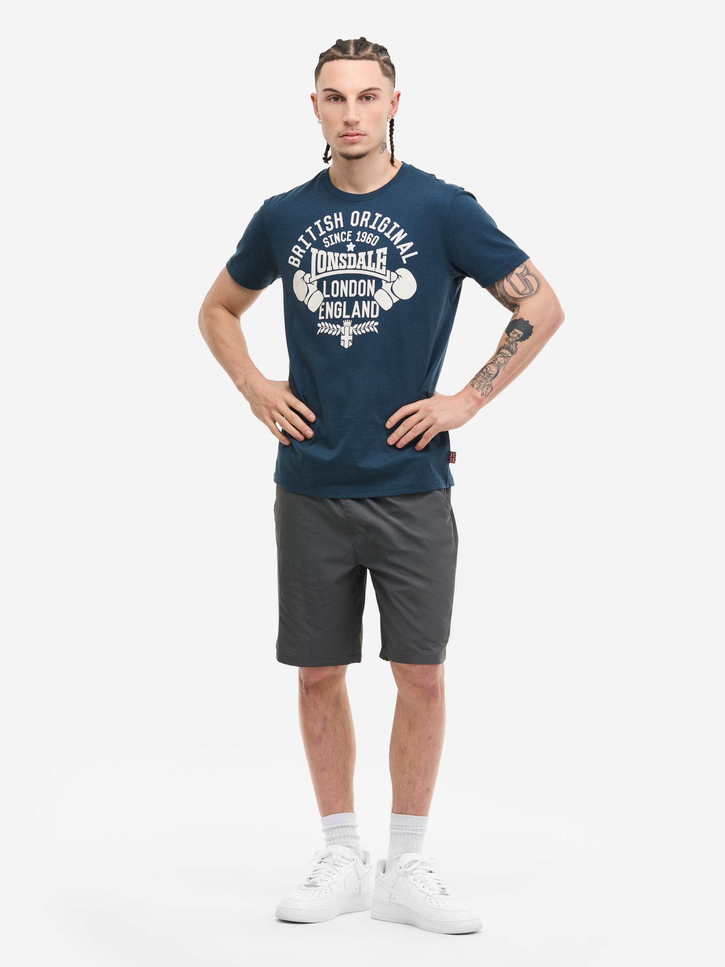 Lonsdale Herren T-Shirt in Dunkelblau mit authentischem Vintage-Logo-Print und normaler Passform aus 100% gekämmter Baumwolle.