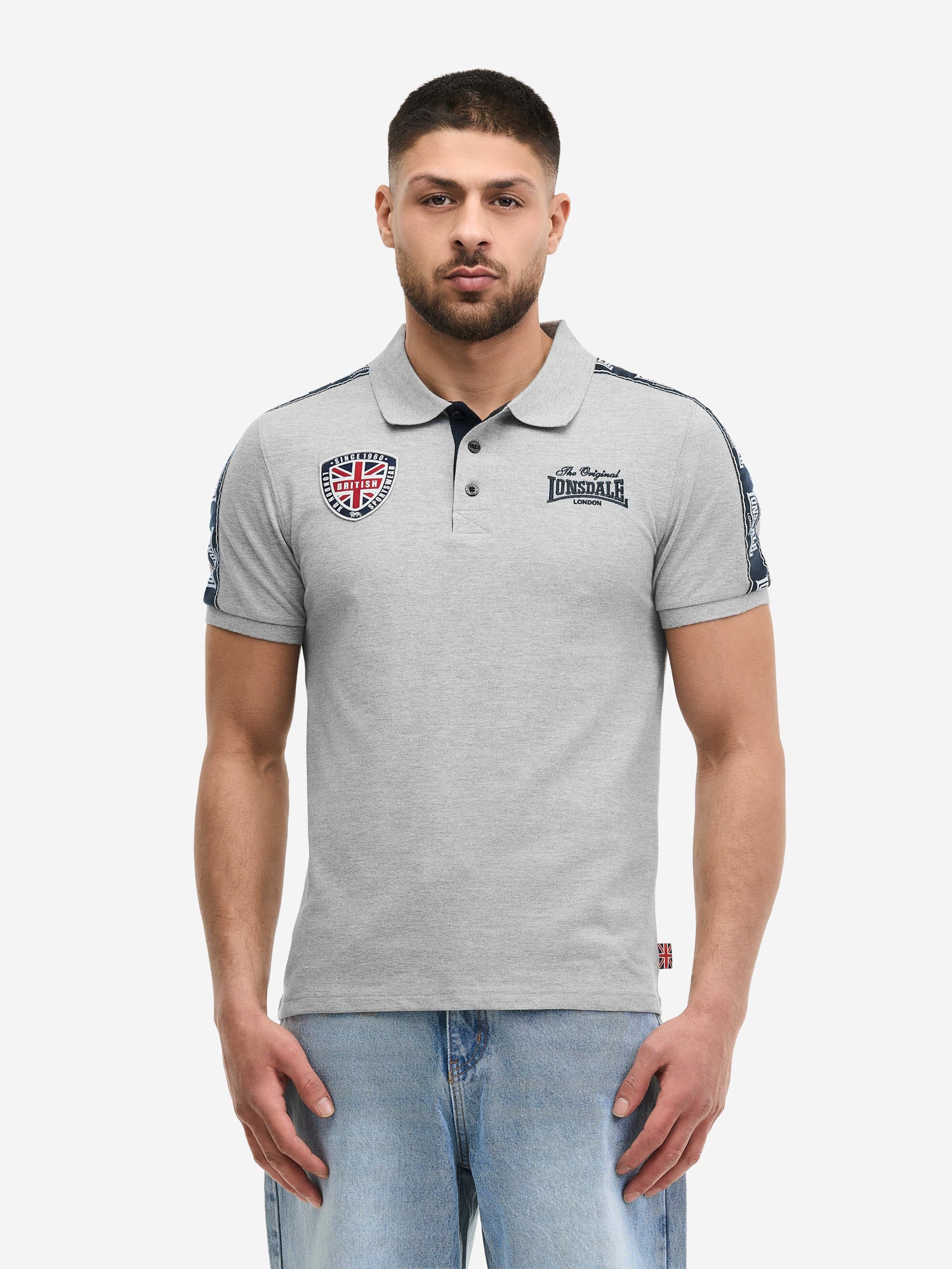 Vorderansicht: Lonsdale Poloshirt in Marl Grey grau meliert mit Regular Fit Passform und Löwenstickerei auf der Brust.