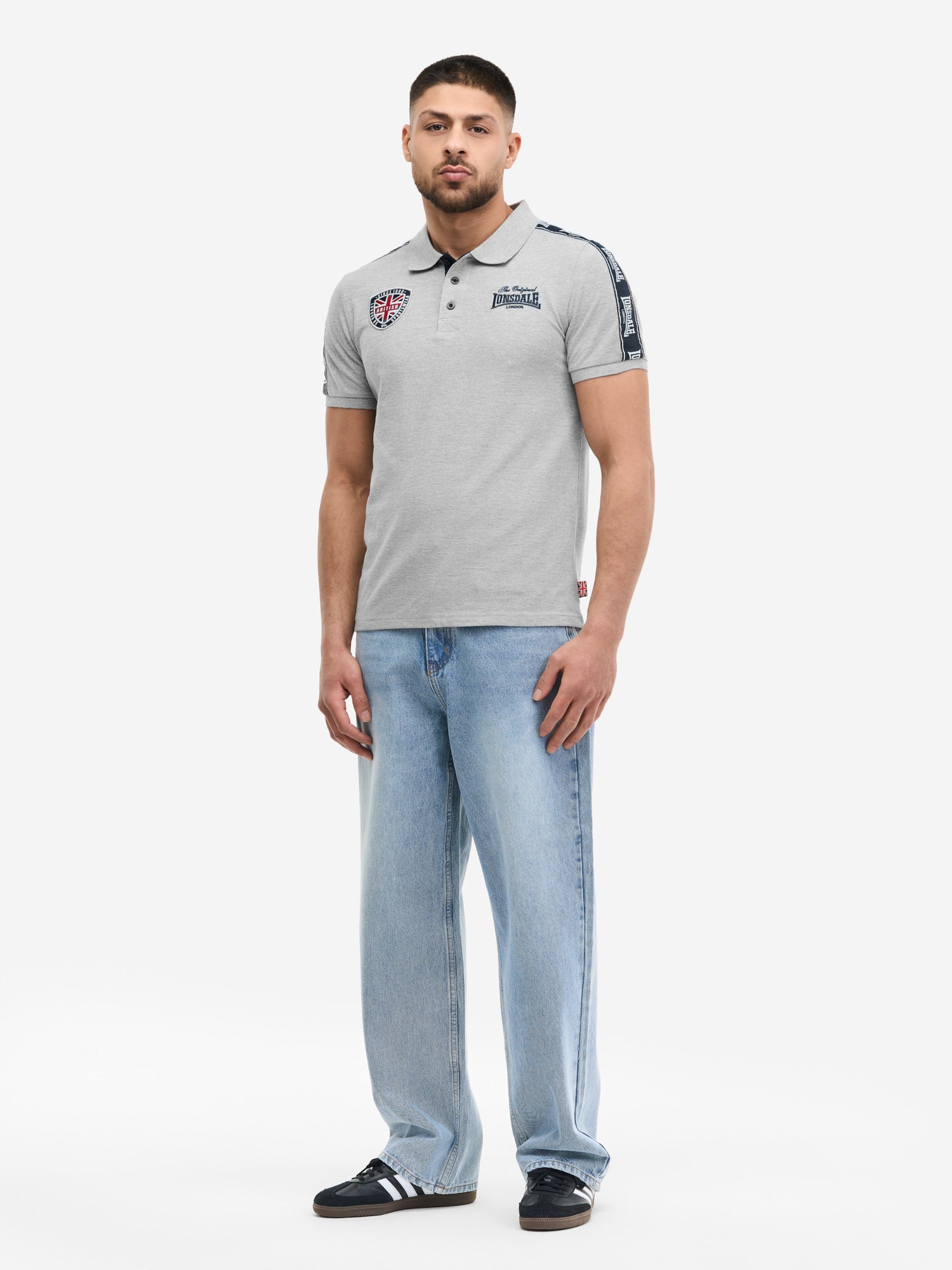 Vorderansicht: Lonsdale Poloshirt in Marl Grey grau meliert mit Regular Fit Passform und Löwenstickerei auf der Brust.