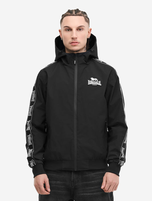 Lonsdale Herren Kapuzenjacke in Schwarz, normale Passform, mit Reissverschluss und Logo-Badge auf der Brust.
