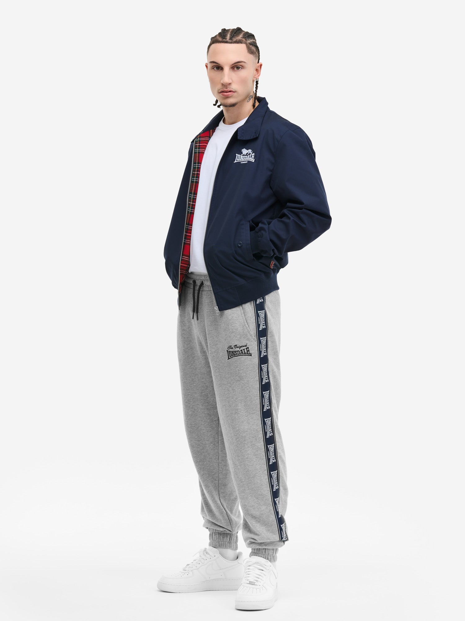 Lonsdale Herren Jogginghose in Marl Grey. Normale Passform aus French Terry mit seitlichen Logo-Tapes und Logo-Stickerei.