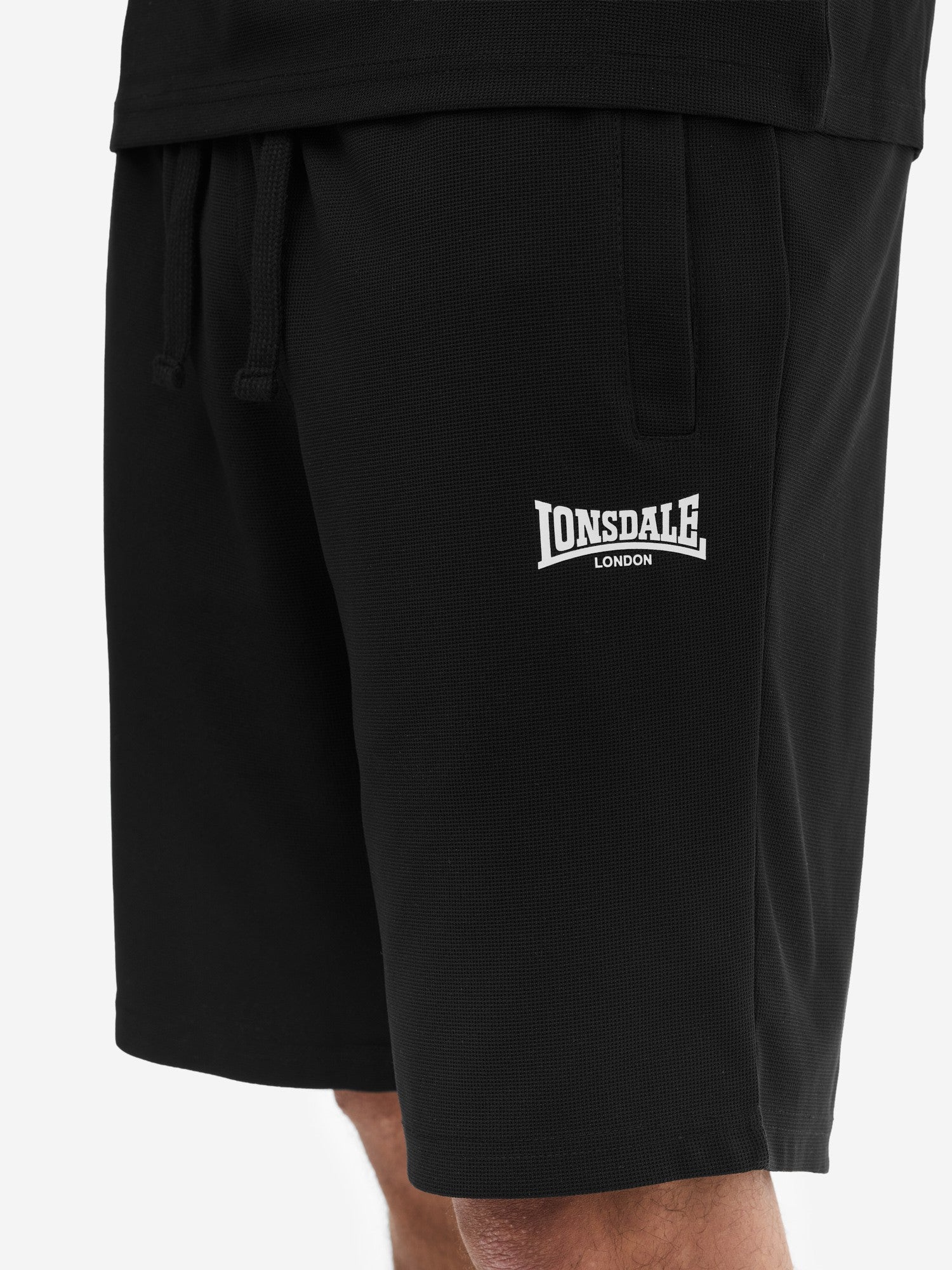 „Lonsdale T-Shirt Shorts Set, Schwarz, Regular Fit.