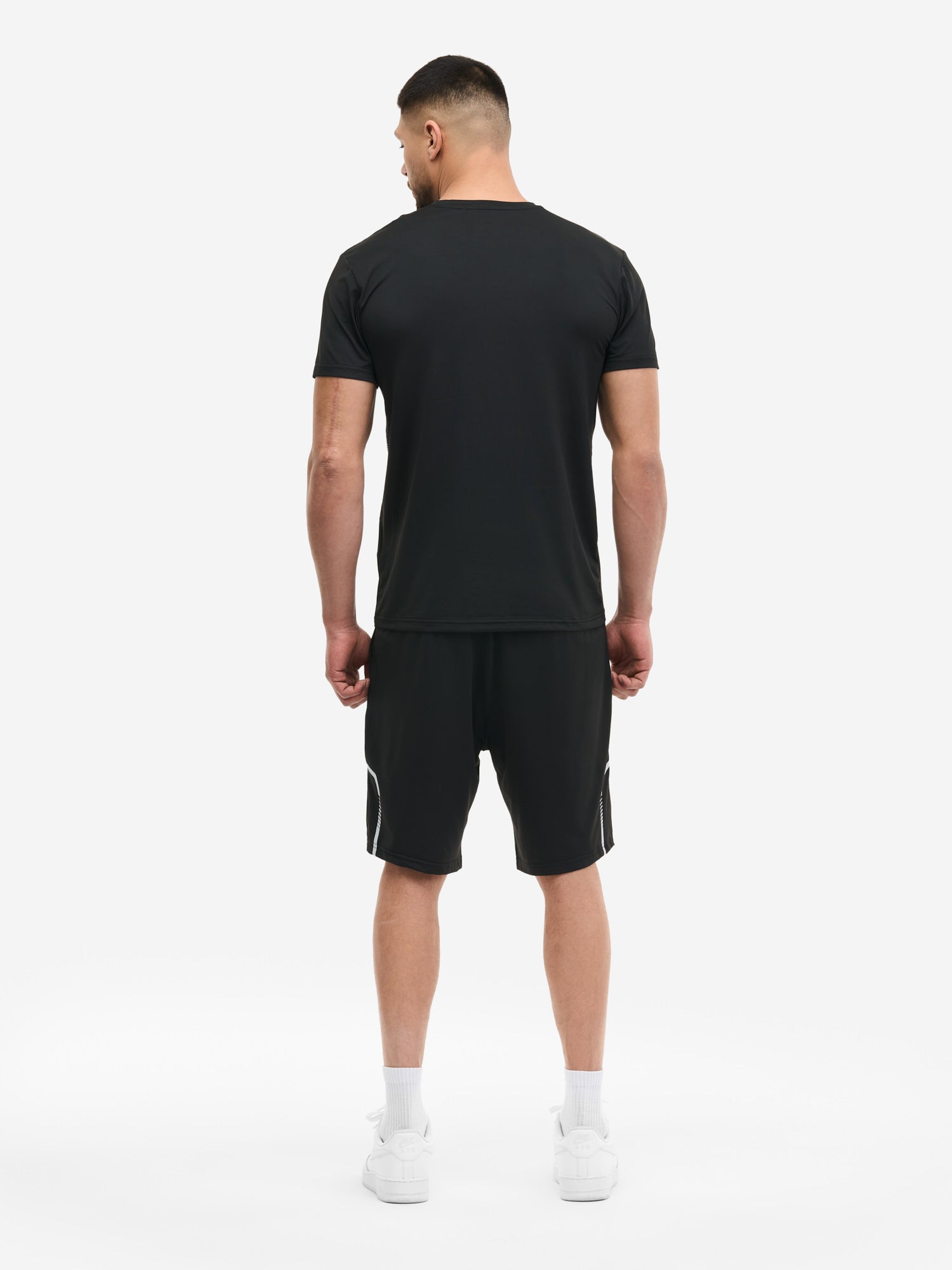Rückansicht Lonsdale Sportset Herren in Schwarz, T-Shirt und kurze Hose aus schnelltrocknendem Jersey. 