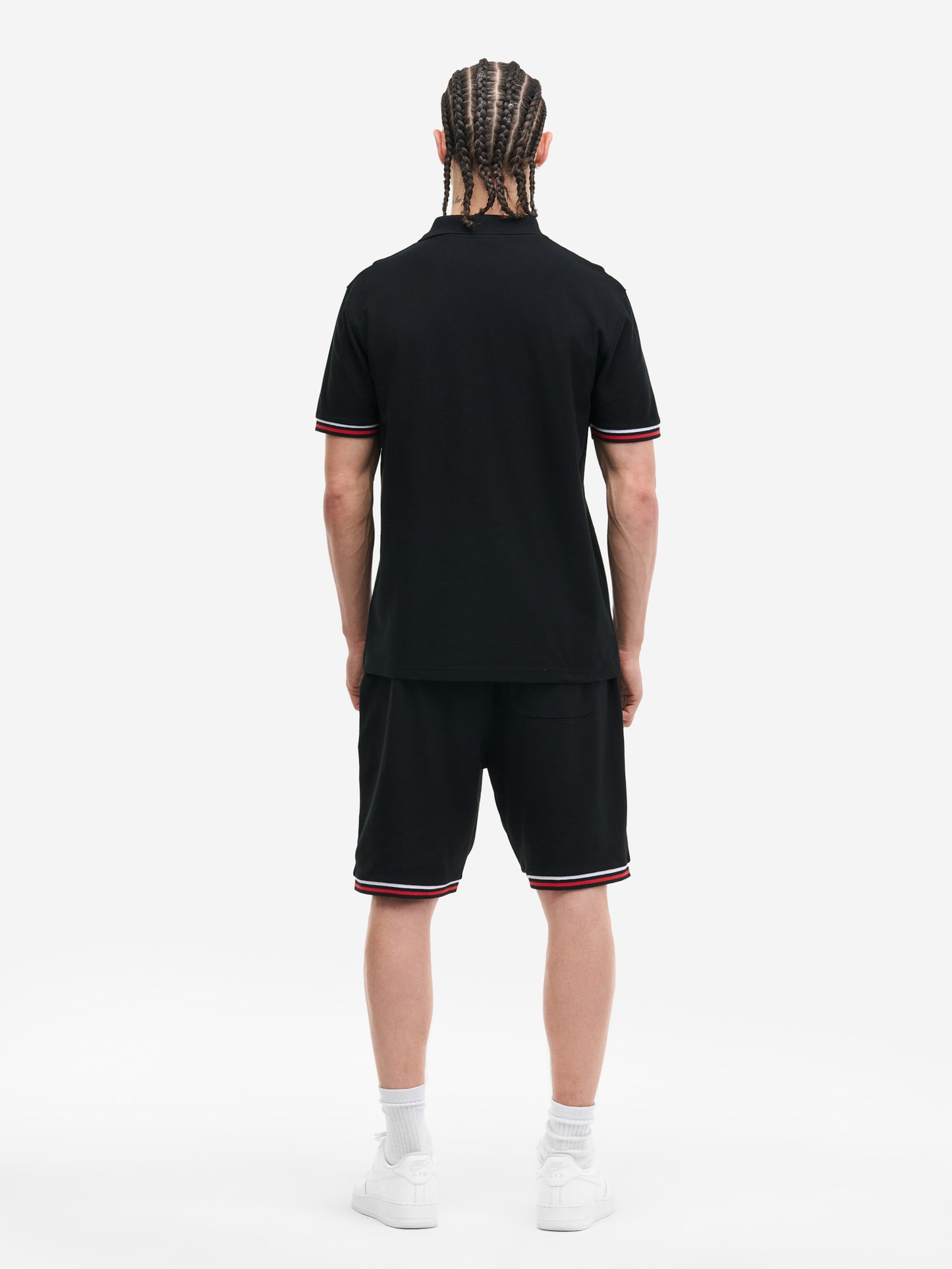 Rückansicht Lonsdale Set in Schwarz, Herren Poloshirt und kurze Hose aus 100% gekämmter Baumwolle. 