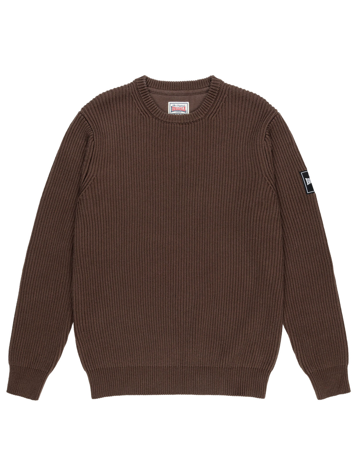 Brauner Herren-Strickpullover in Regular Fit mit Rundhalsausschnitt und 3D-Gummidruck-Patch am linken Ärmel.