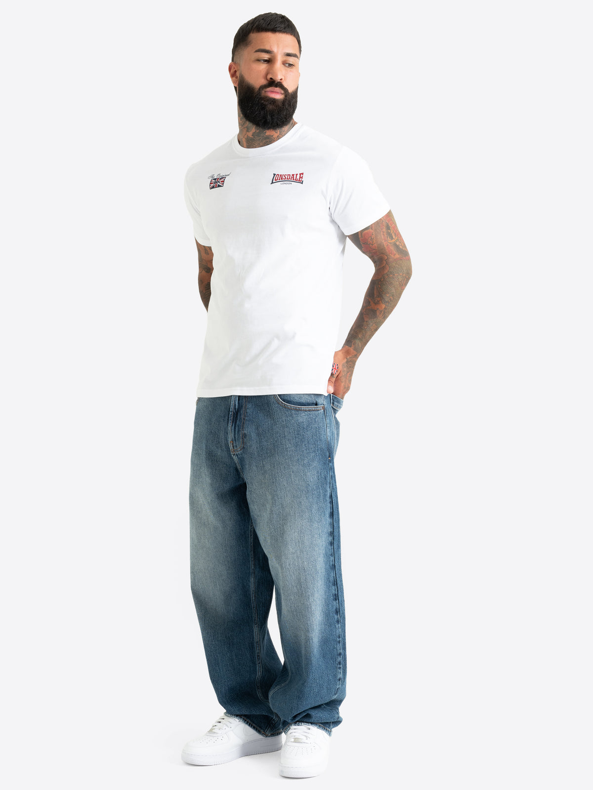 Lonsdale Herren T-Shirt in Weiss mit zwei kleinen Logo-Drucken auf der Brust.