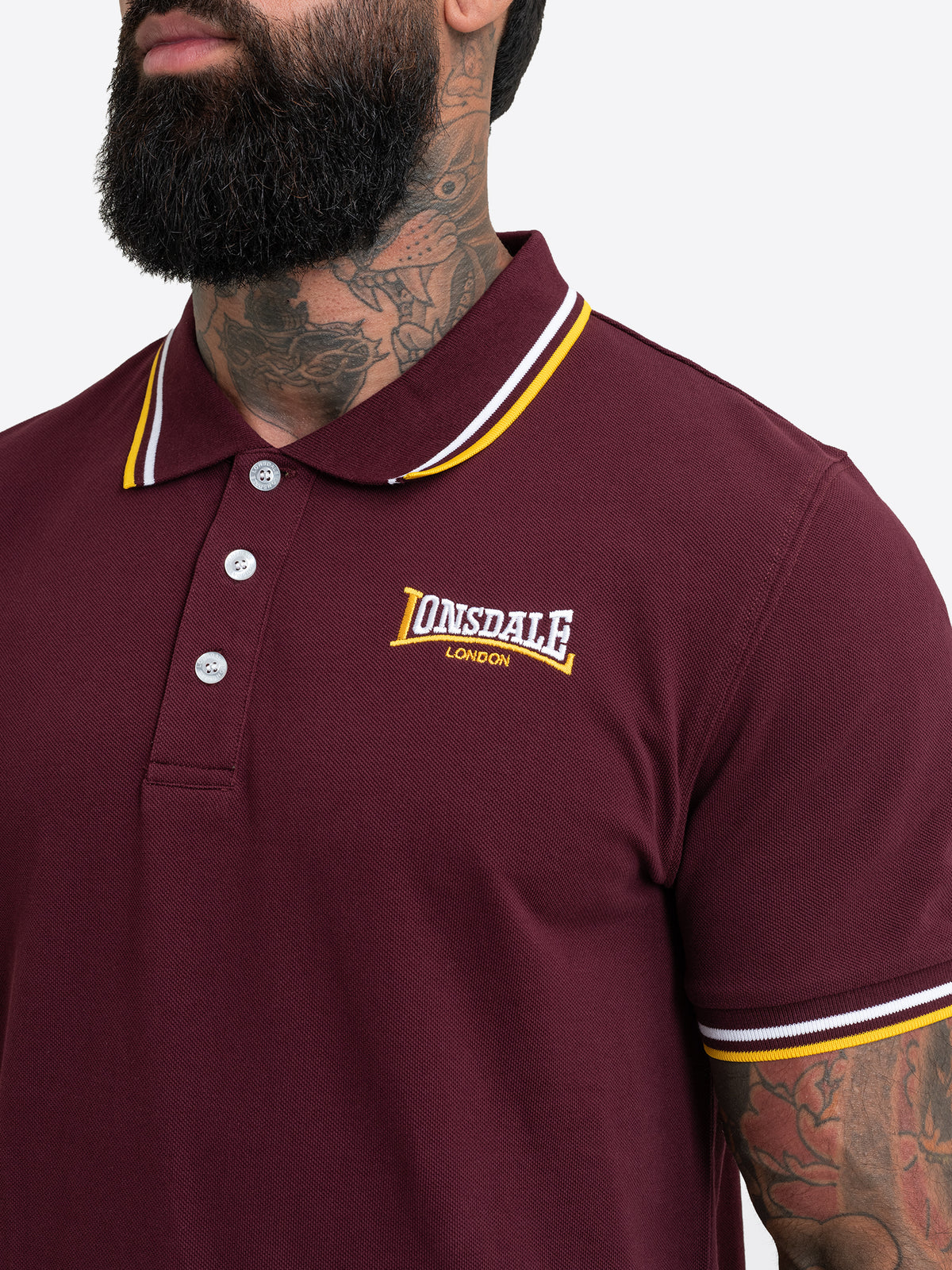 Lonsdale Herren-Poloshirt in Oxblood mit kleinem gesticktem Logo auf der Brust.
