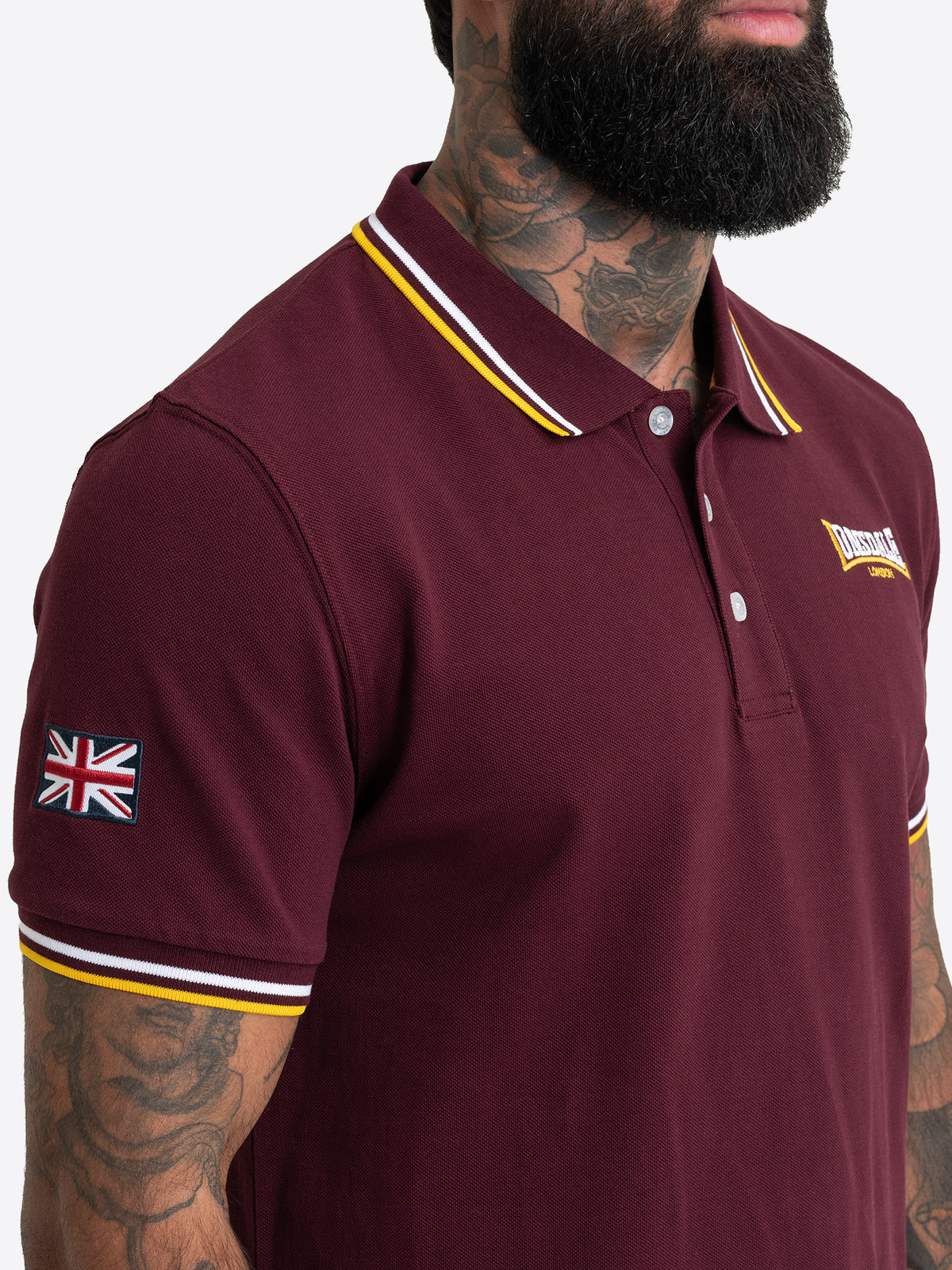 Lonsdale Herren-Poloshirt in Oxblood mit kleinem gesticktem Logo auf der Brust.

