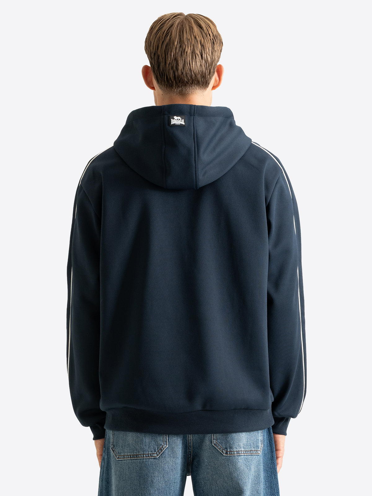 Rückansicht des Lonsdale Herren-Hoodies in Dark Navy mit weissen Paspelierungen an den Ärmeln.
