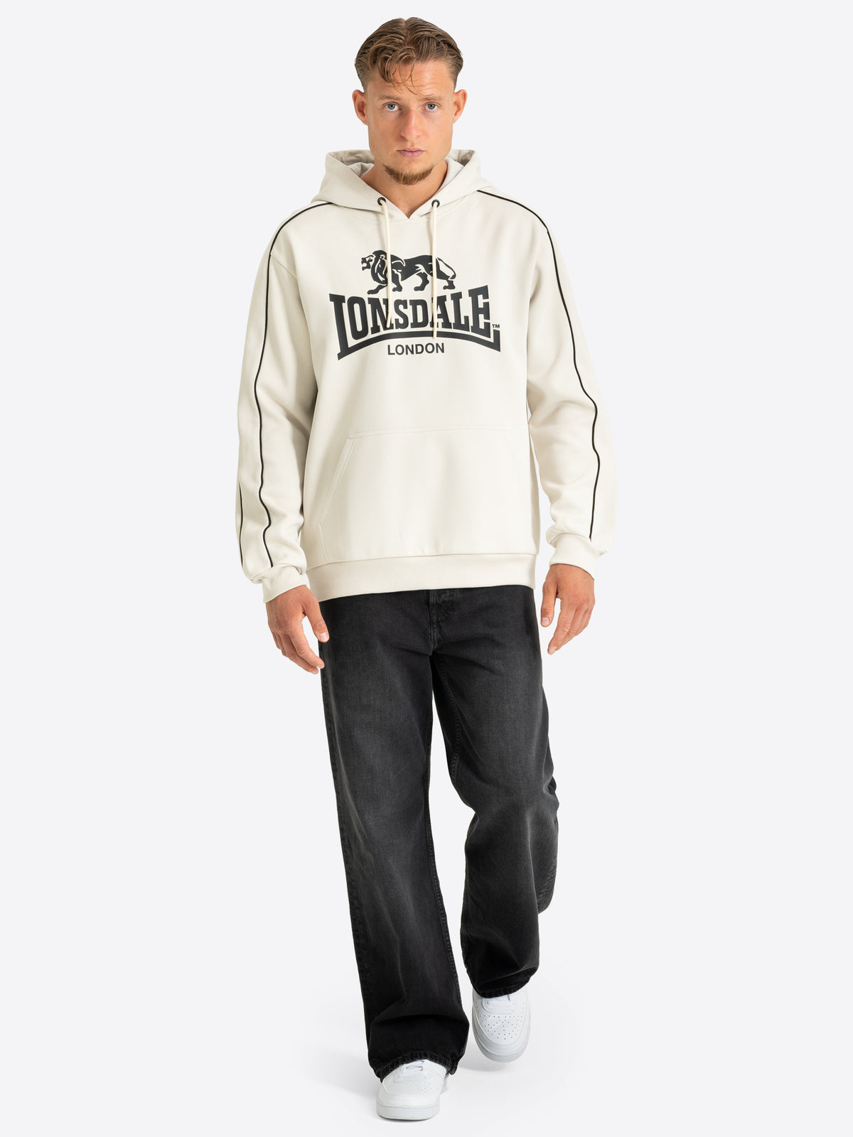 Lonsdale Herren-Hoodie in Off-White mit grossem schwarzem Logo auf der Brust.