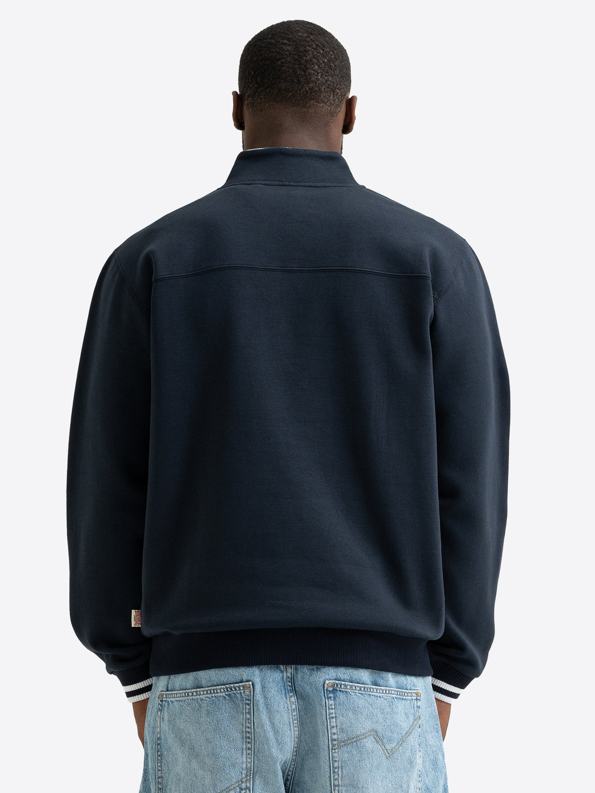Rückansicht des Lonsdale Herren-Half-Zip Sweatshirts in Dark Navy mit gestreiften Ärmelbündchen.
