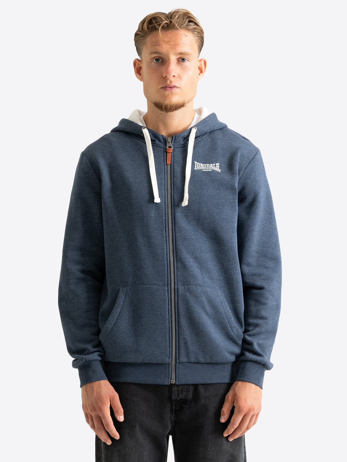 Dunkelblaue Lonsdale Herren-Kapuzensweatjacke mit Reissverschluss und Logo-Stick.