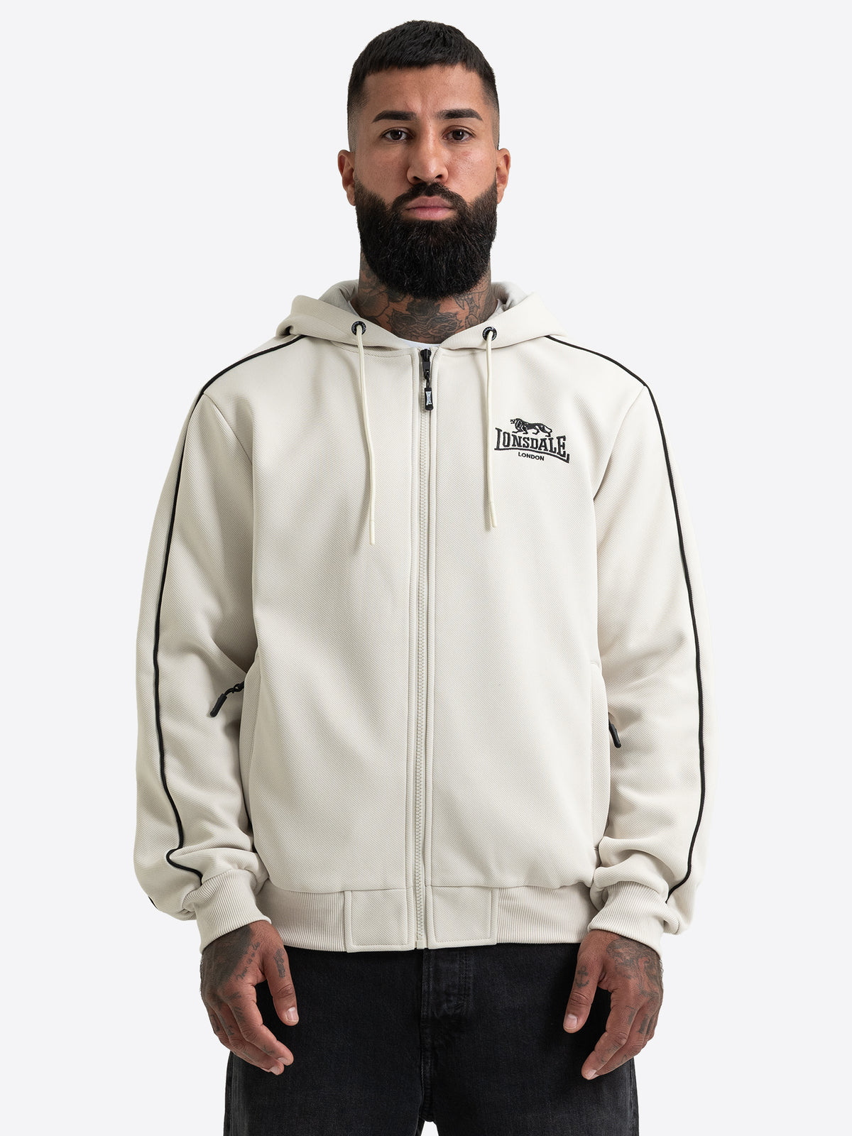 Lonsdale Herren-Kapuzensweatjacke in Off-White mit Reissverschluss, Logo-Stickerei und schwarzen Paspeln.
