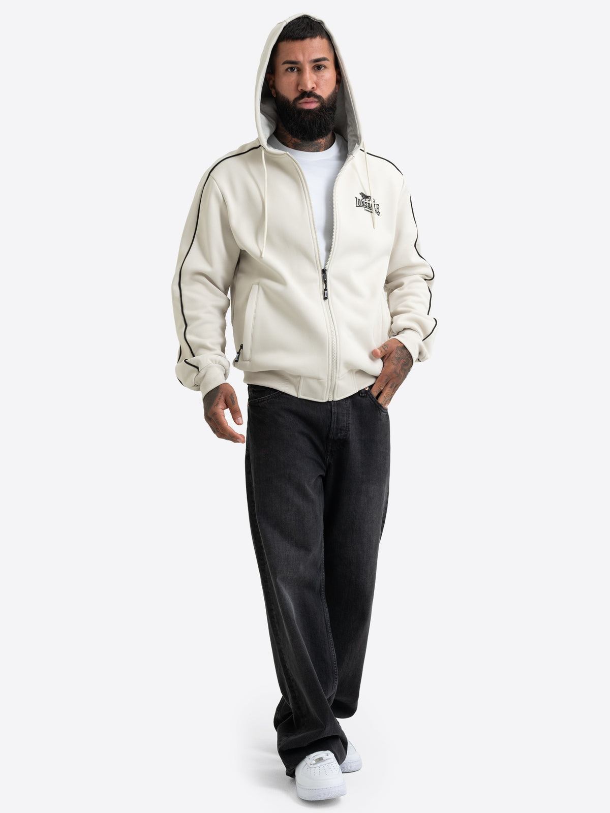 Lonsdale Herren-Kapuzensweatjacke in Off-White mit Reissverschluss, Logo-Stickerei und schwarzen Paspeln.
