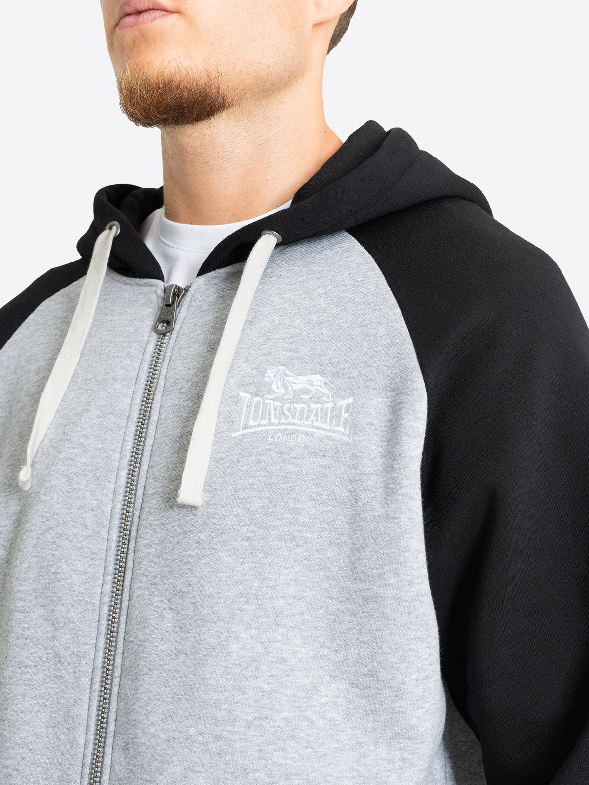 Lonsdale Herren Kapuzensweatjacke in Grau und Schwarz mit Reissverschluss und Logo-Stickerei.