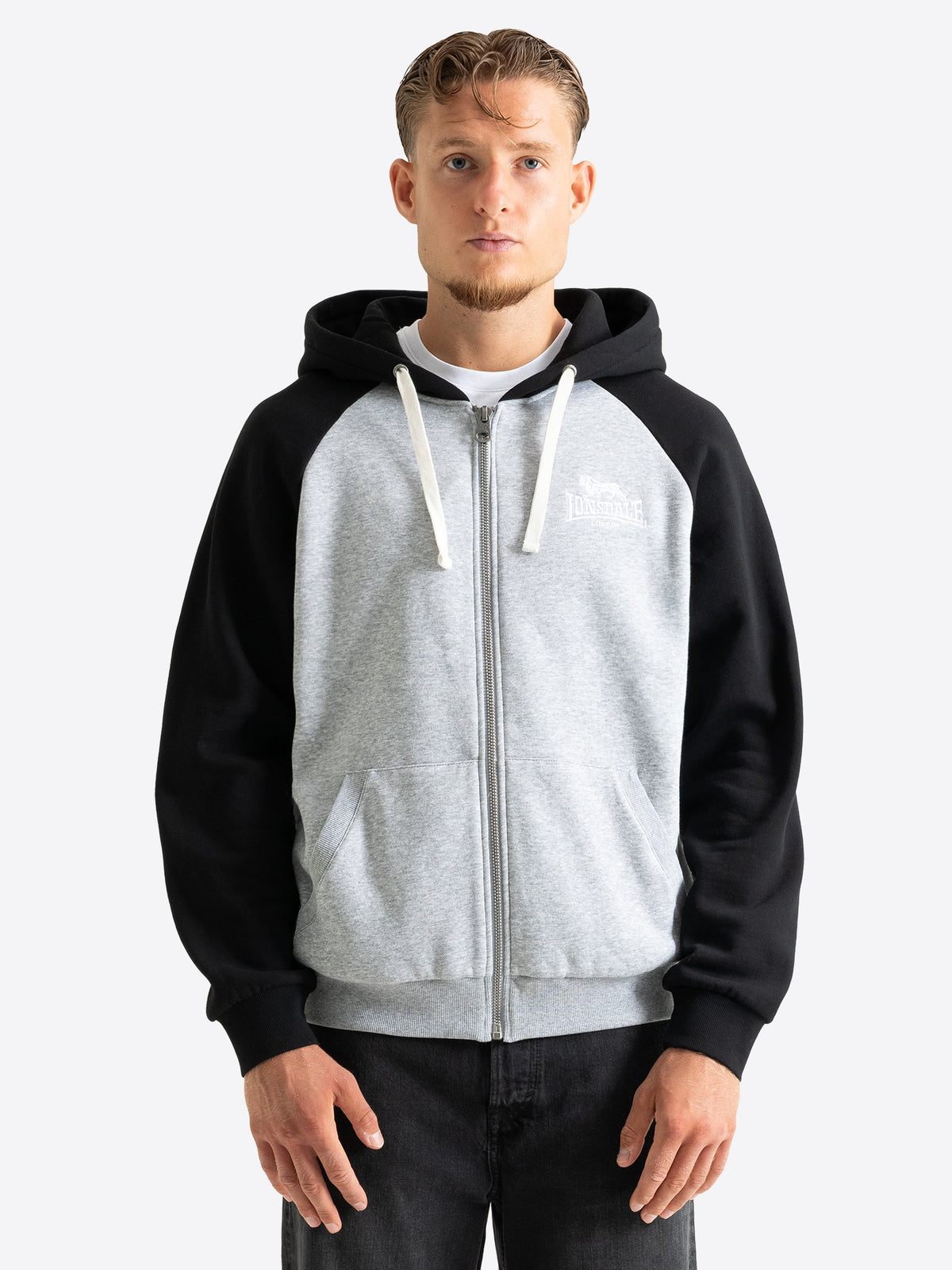 Lonsdale Herren Kapuzensweatjacke in Grau und Schwarz mit Reissverschluss und Logo-Stickerei.