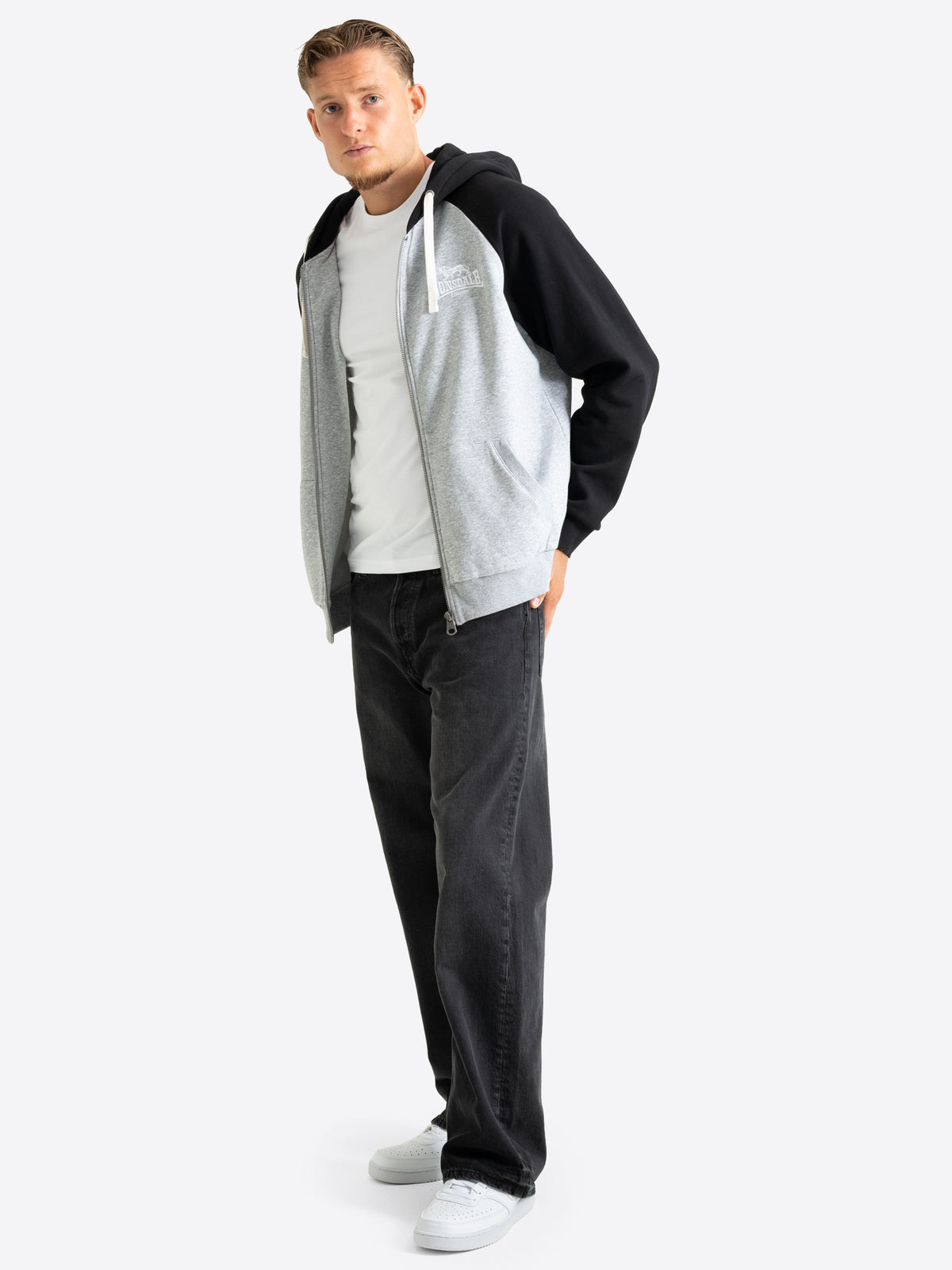 Lonsdale Herren Kapuzensweatjacke in Grau und Schwarz mit Reissverschluss und Logo-Stickerei.