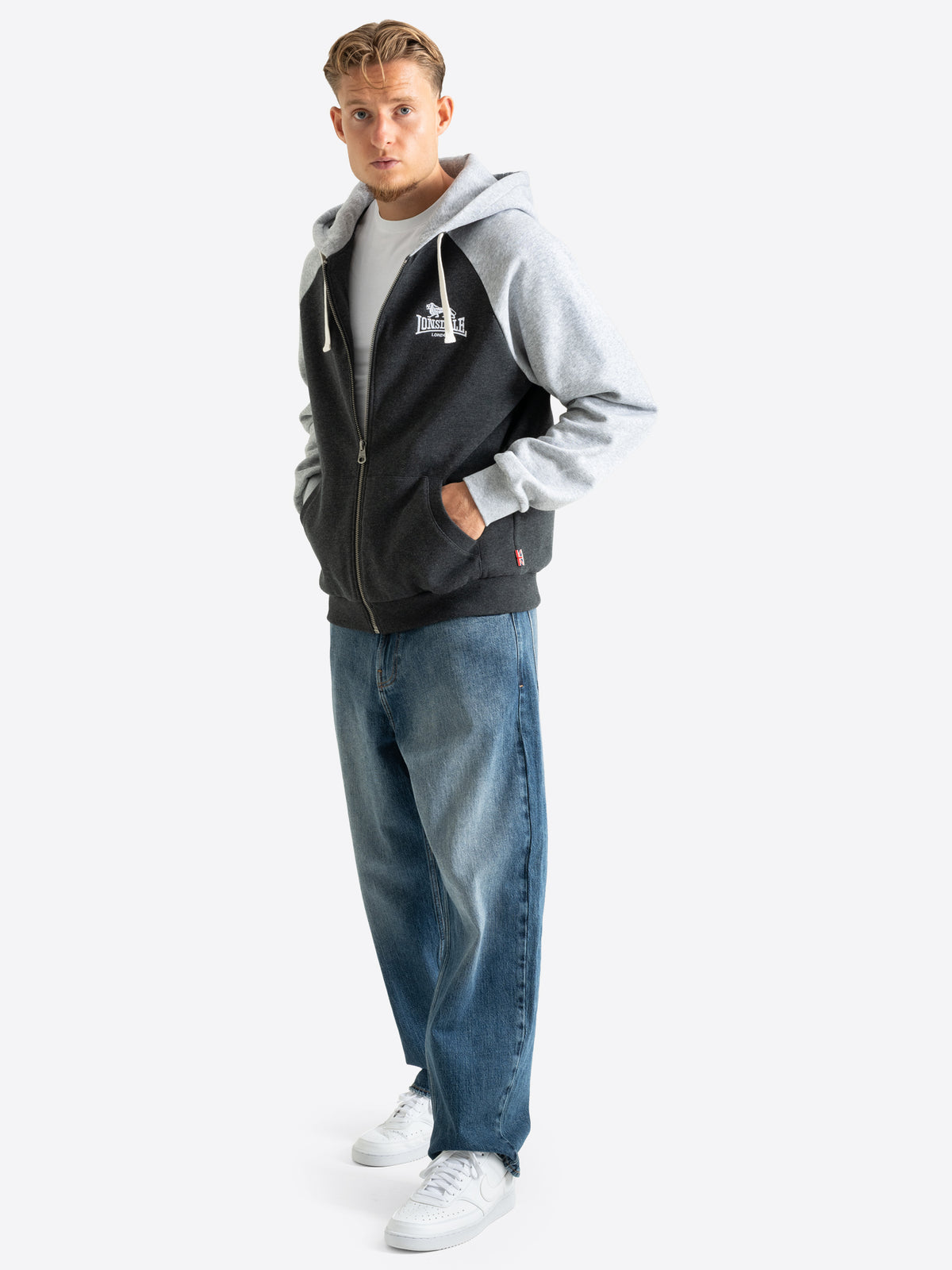  Lonsdale Herren Kapuzensweatjacke in Anthrazit und Grau mit Reissverschluss.