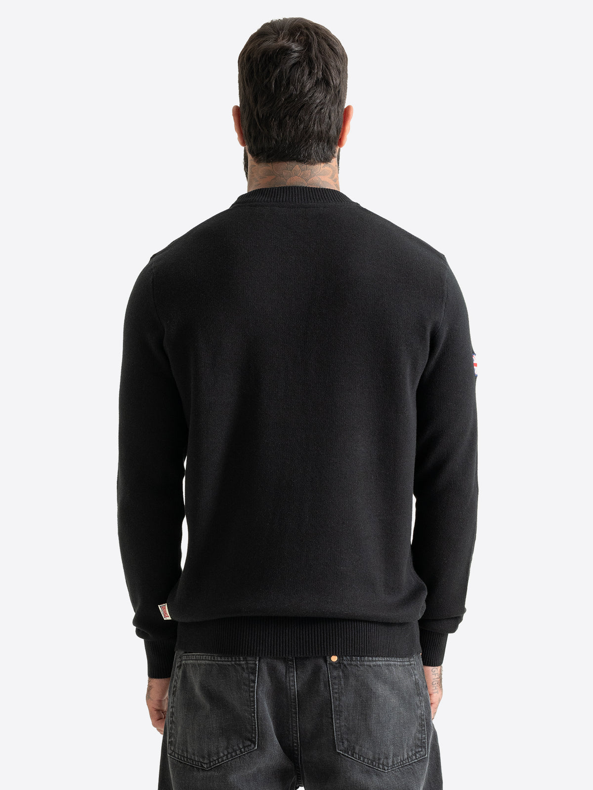 Rückenansicht des schwarzen Lonsdale Herren Strickpullovers