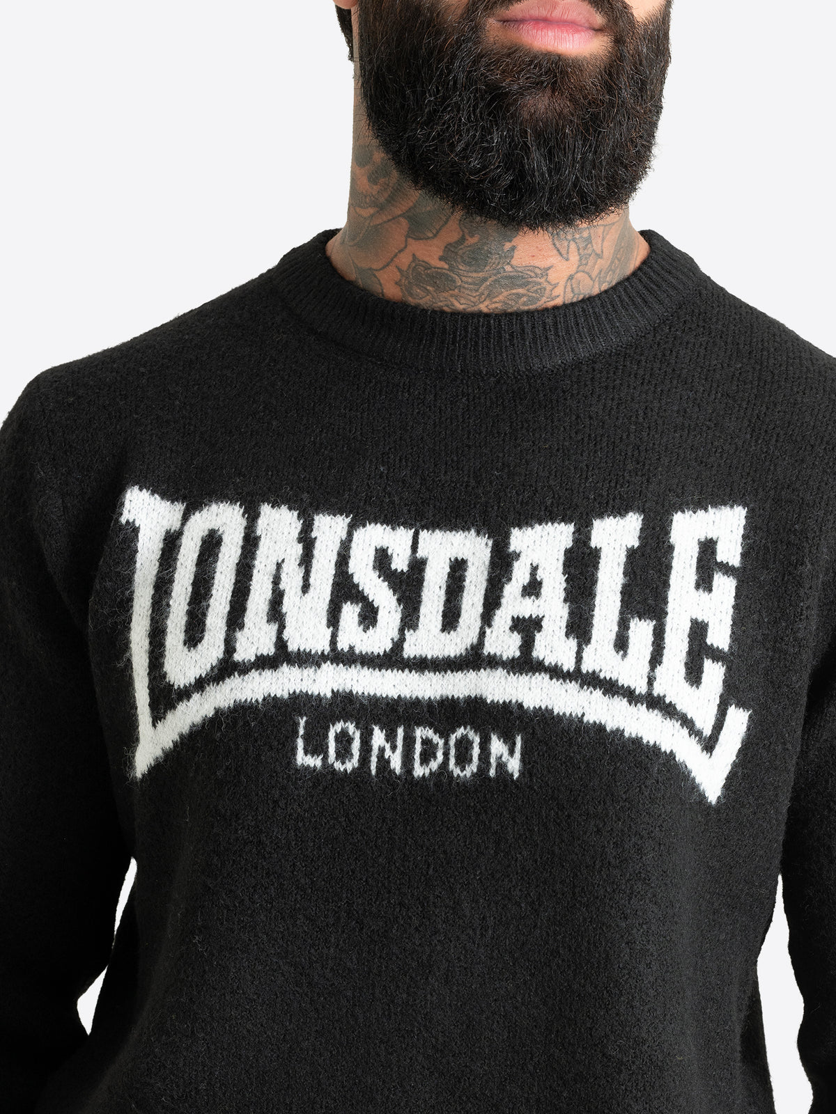 Lonsdale Herren Strickpullover in Schwarz mit weissem Jacquard-Logo.
