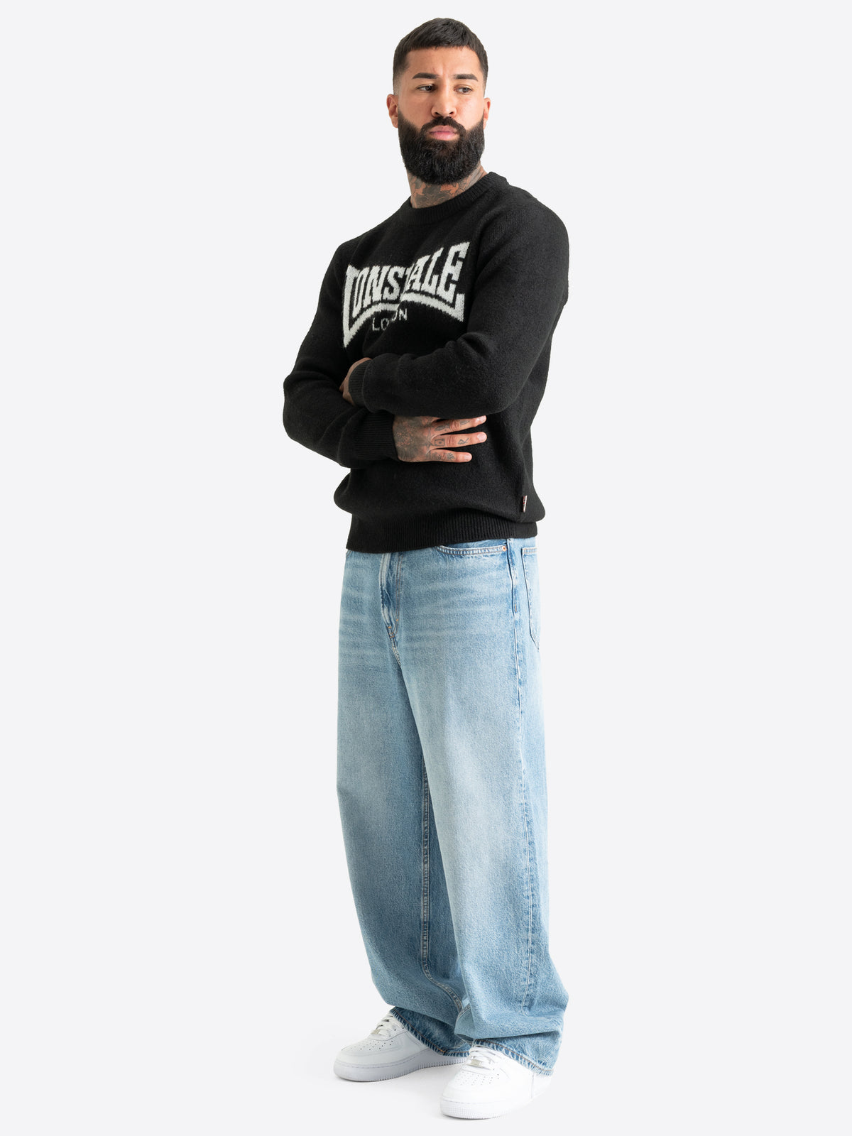 Lonsdale Herren Strickpullover in Schwarz mit weissem Jacquard-Logo.