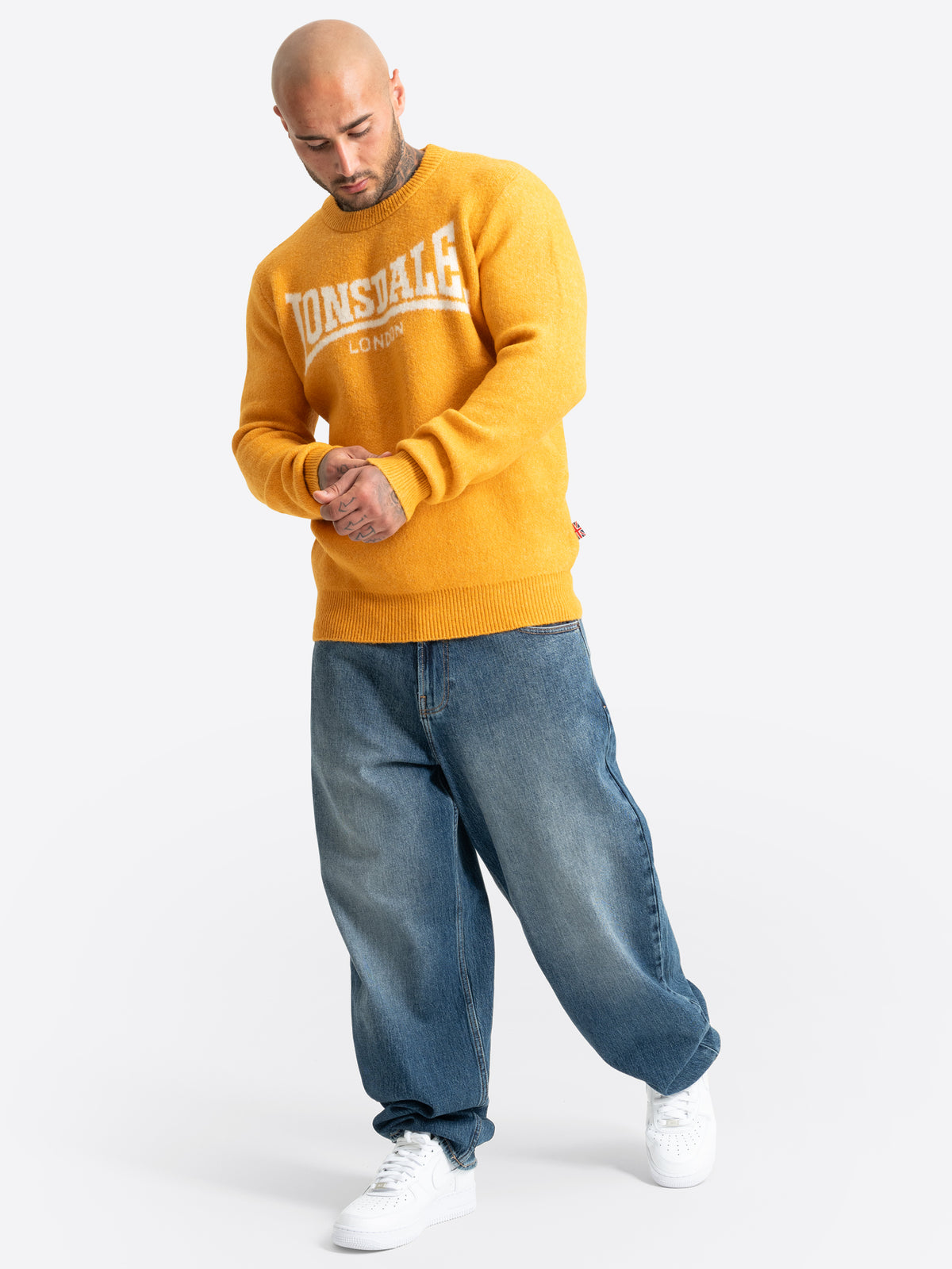Lonsdale Herren Strickpullover in Senfgelb mit weissem Jacquard-Logo.